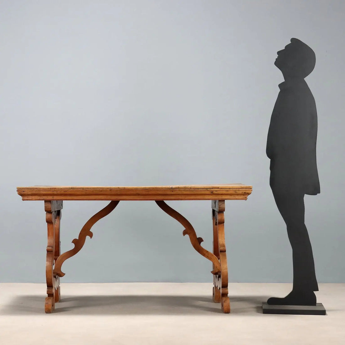Fratino Table in Walnut - Italy 19th Century
