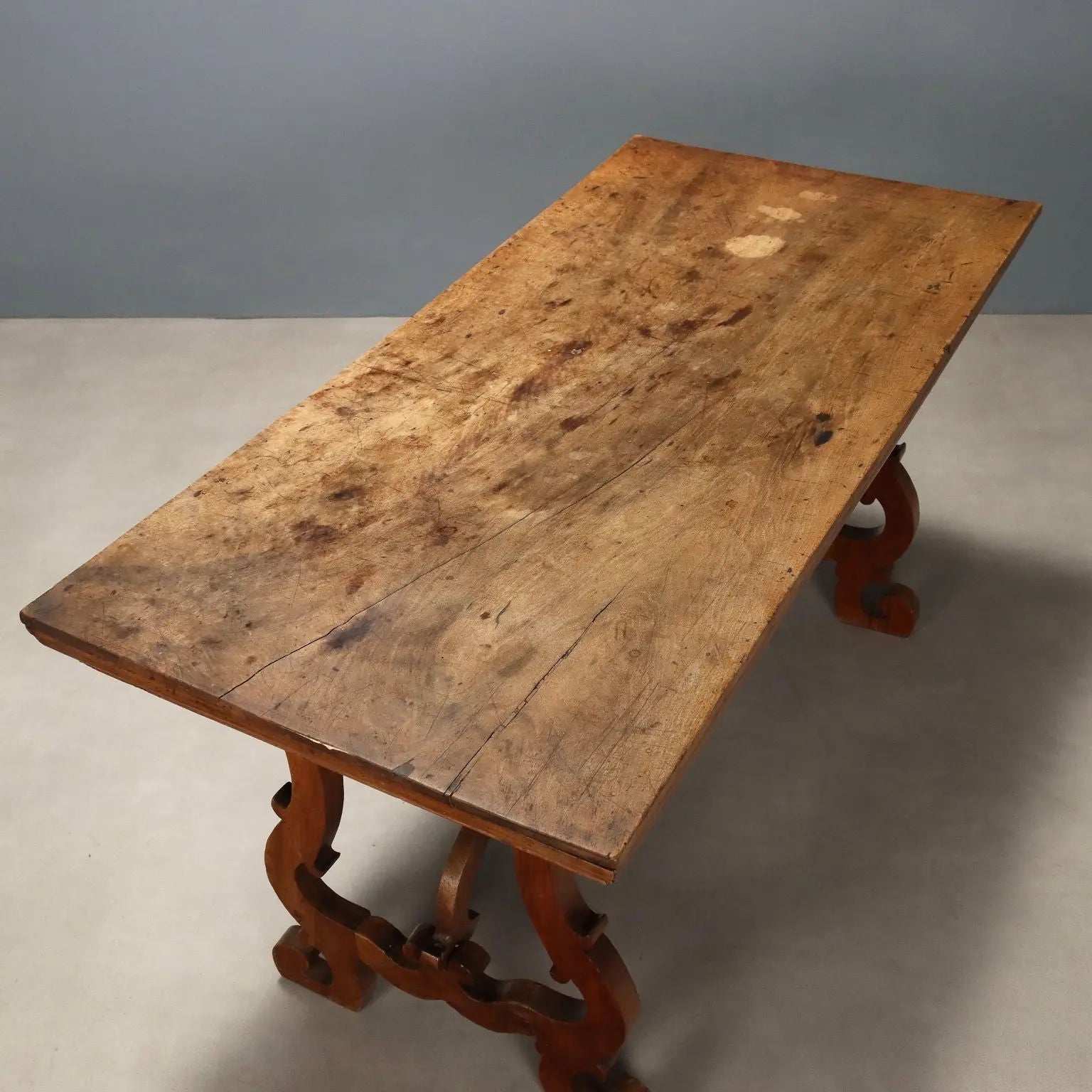 Fratino Table in Walnut - Italy 19th Century