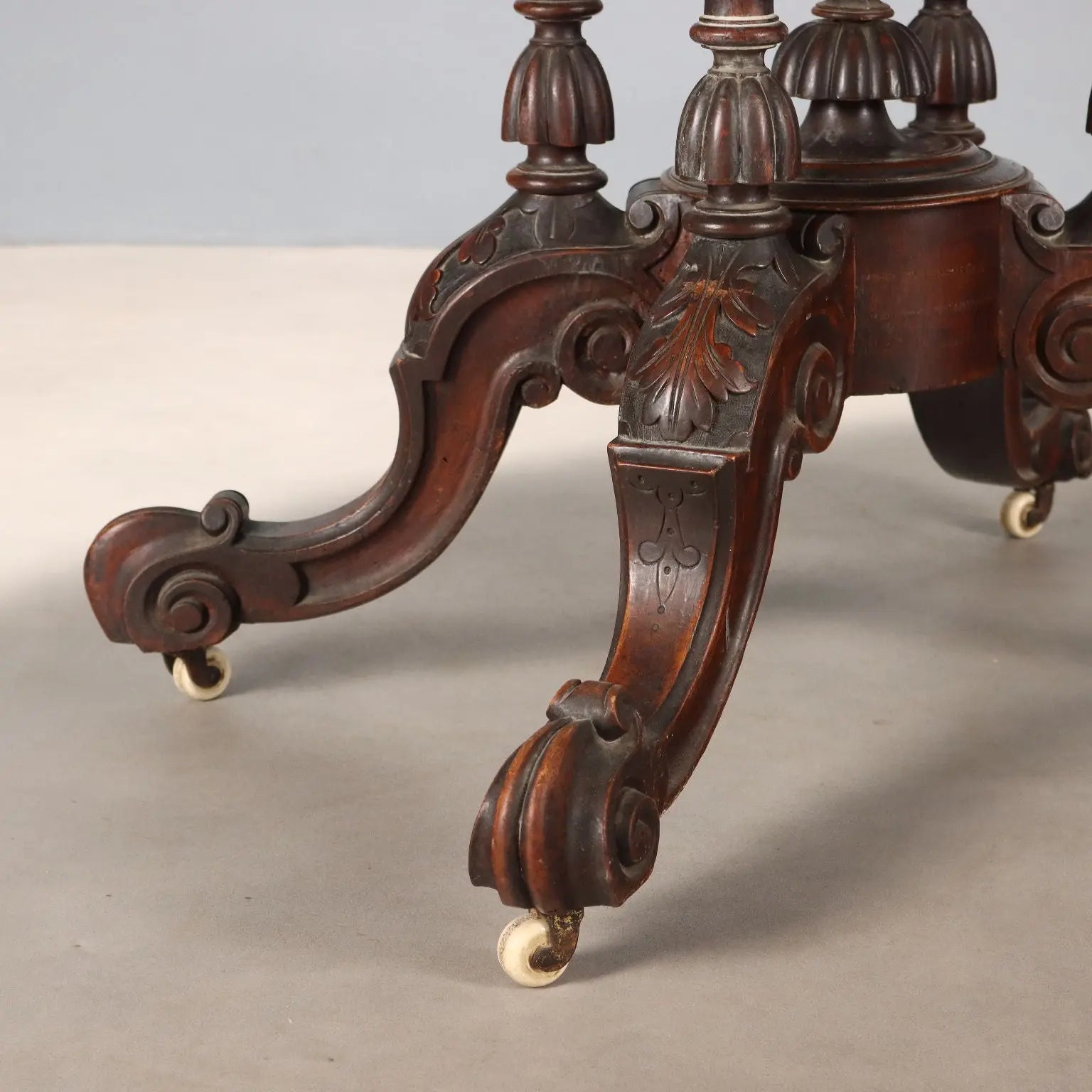 Antique Table Mahogany Mahogany Burl XIX Century - England, XIX Century | Antiques | Tables