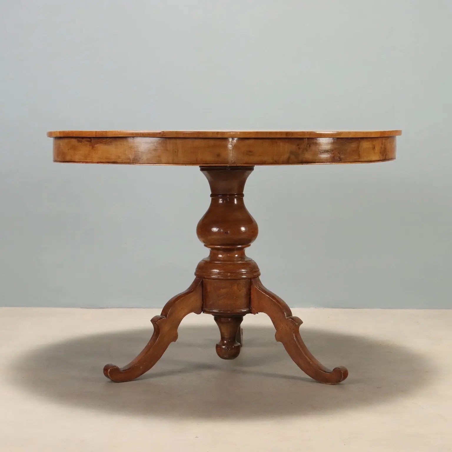 Round Walnut Table with Inlay, 19th Century