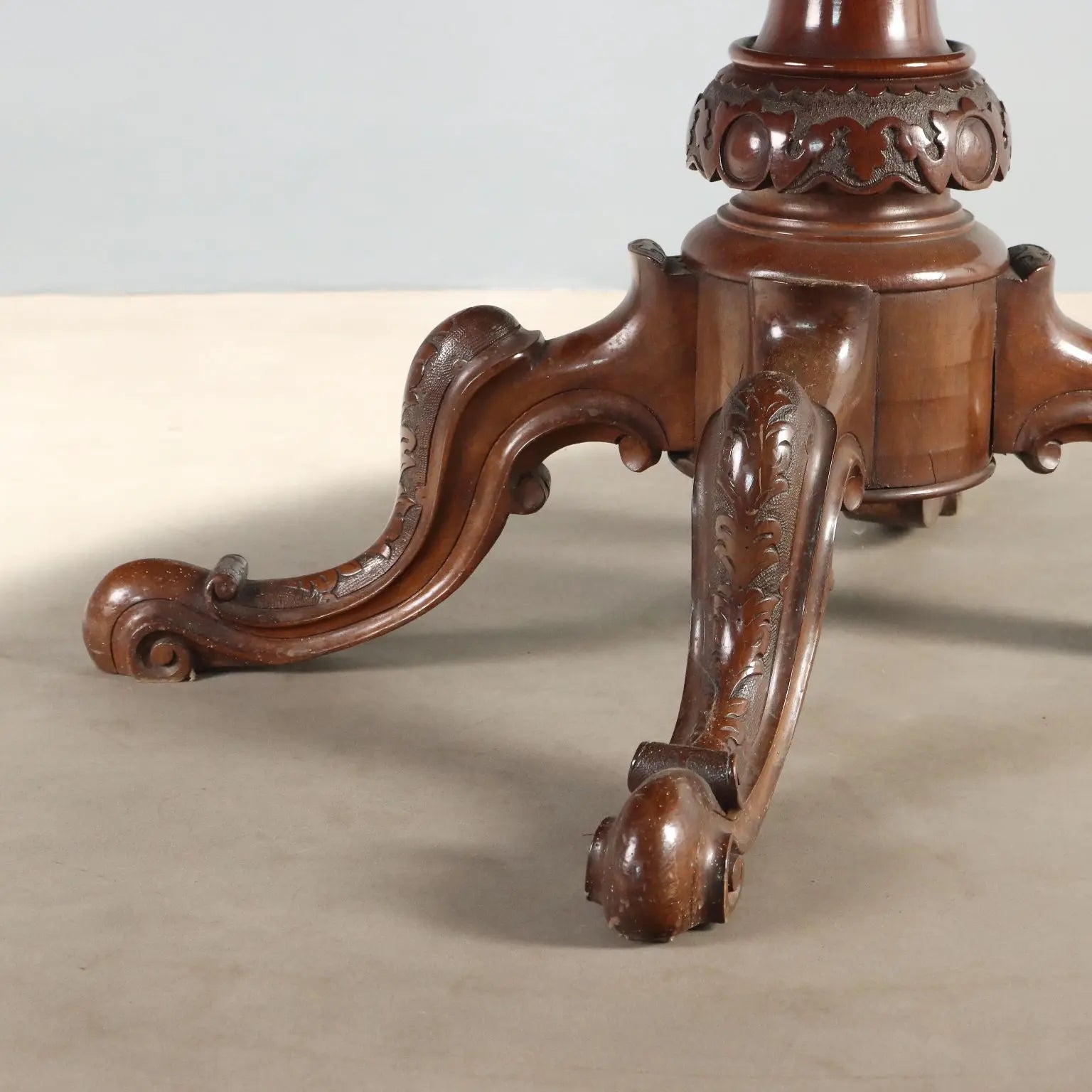 Inlaid Mahogany Tilt-Top Table, England 1800s