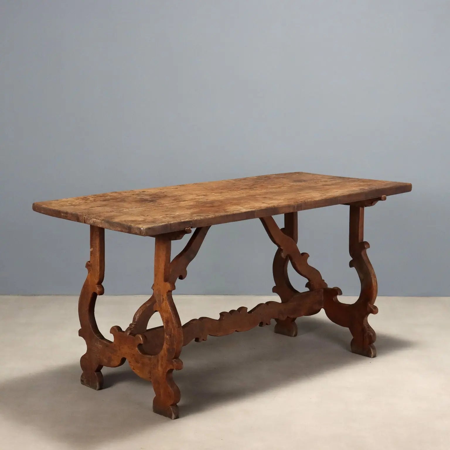 Antique Fratino Table in Walnut - Italy 20th Century