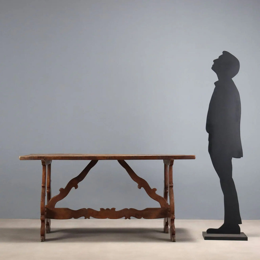 Antique Fratino Table in Walnut - Italy 20th Century