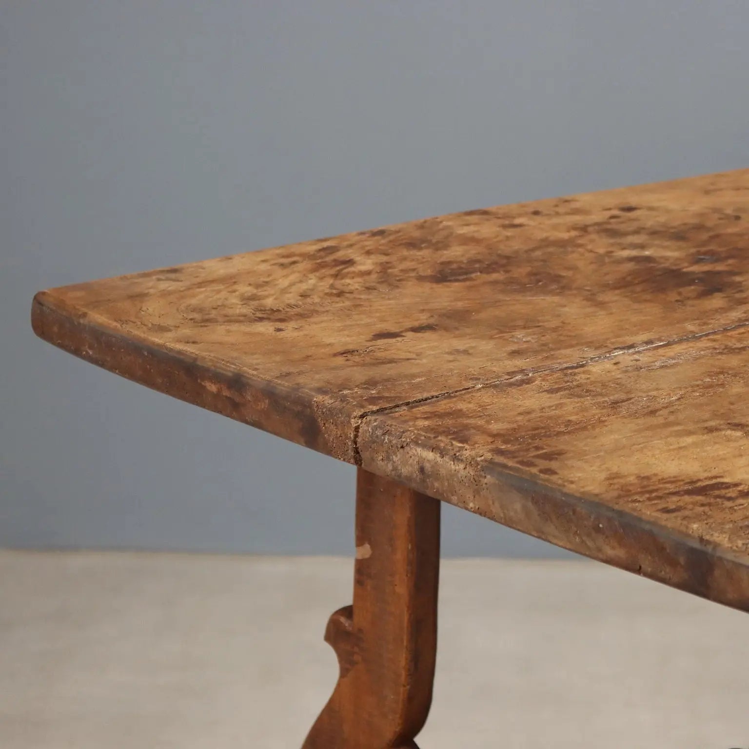 Antique Fratino Table in Walnut - Italy 20th Century