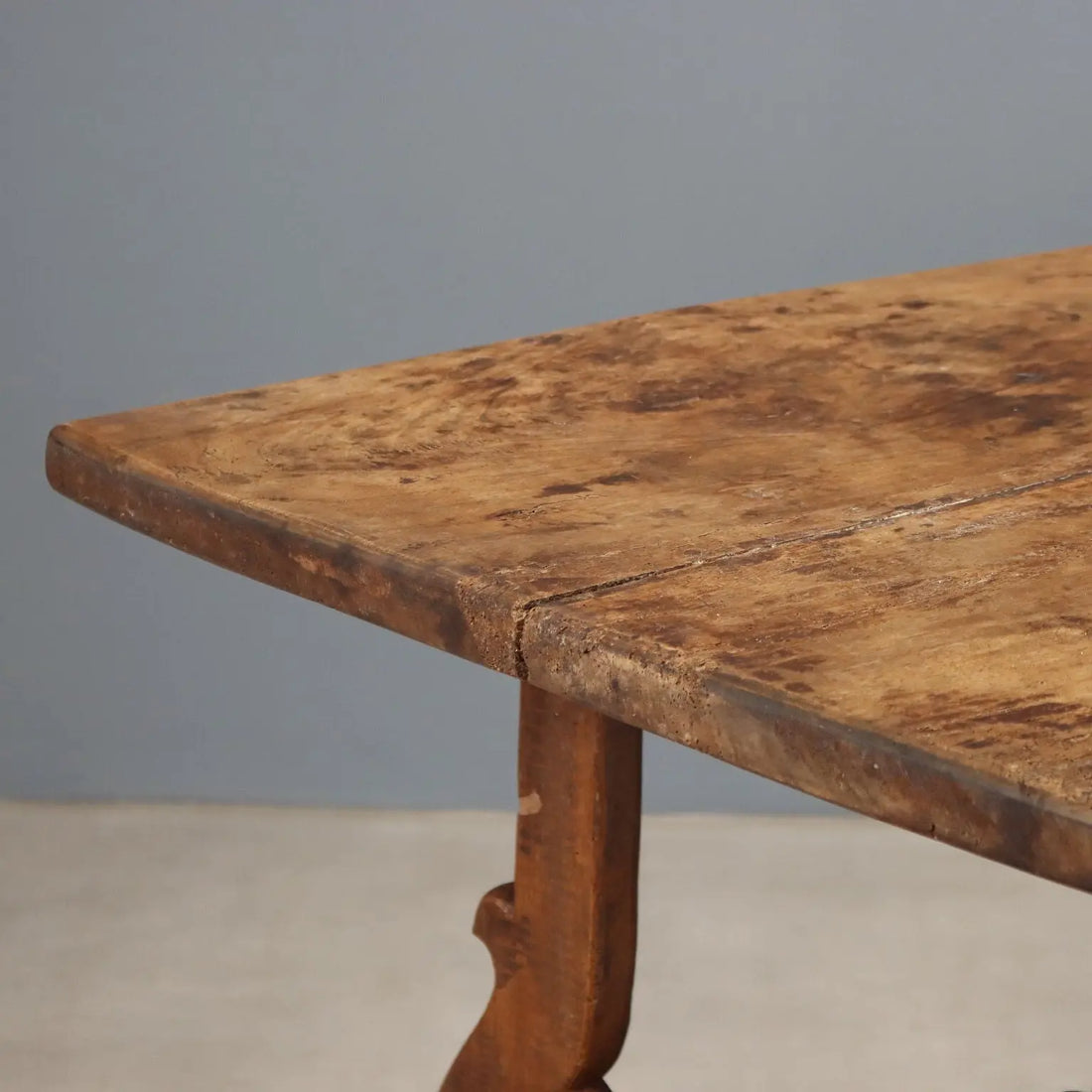 Antique Fratino Table in Walnut - Italy 20th Century