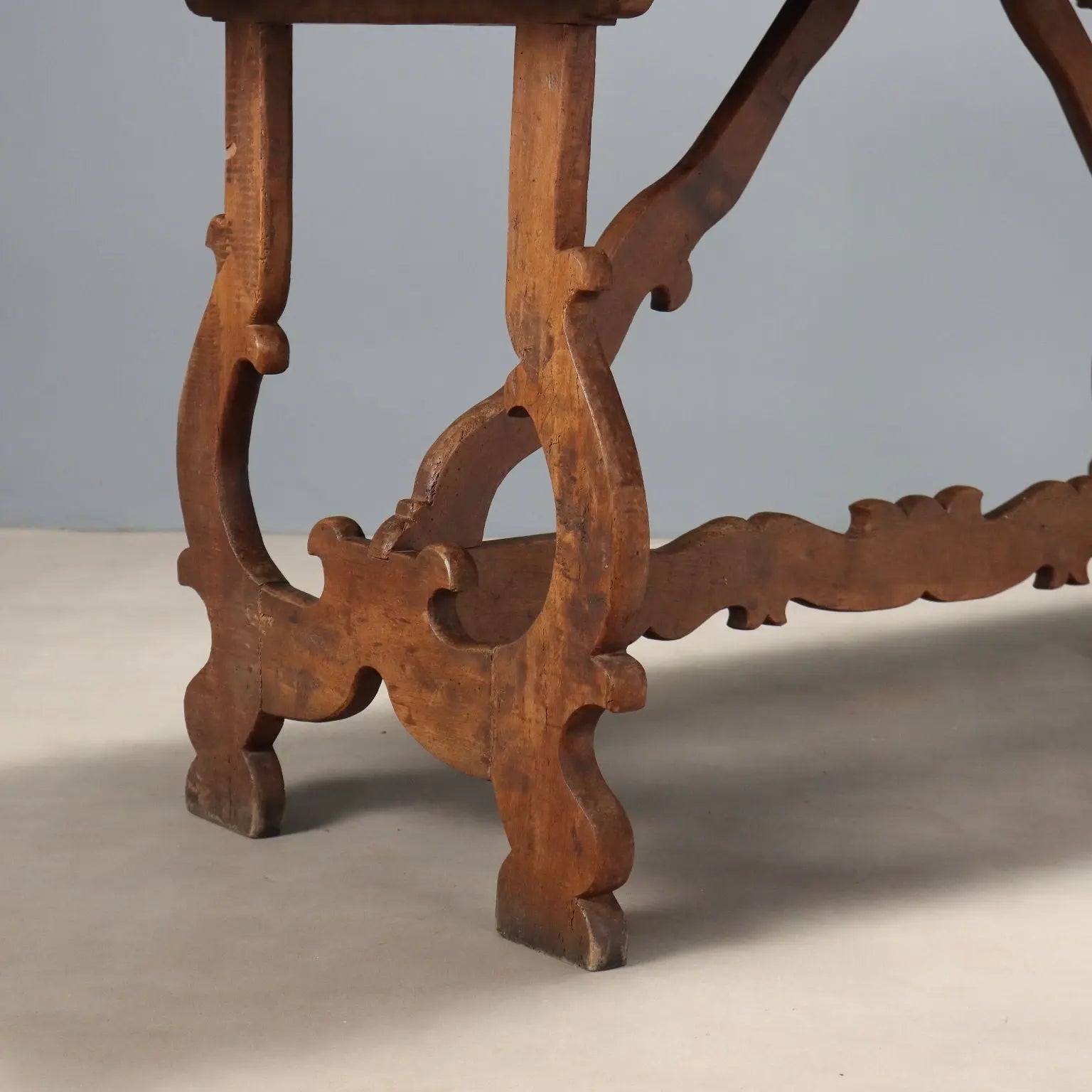 Antique Fratino Table in Walnut - Italy 20th Century