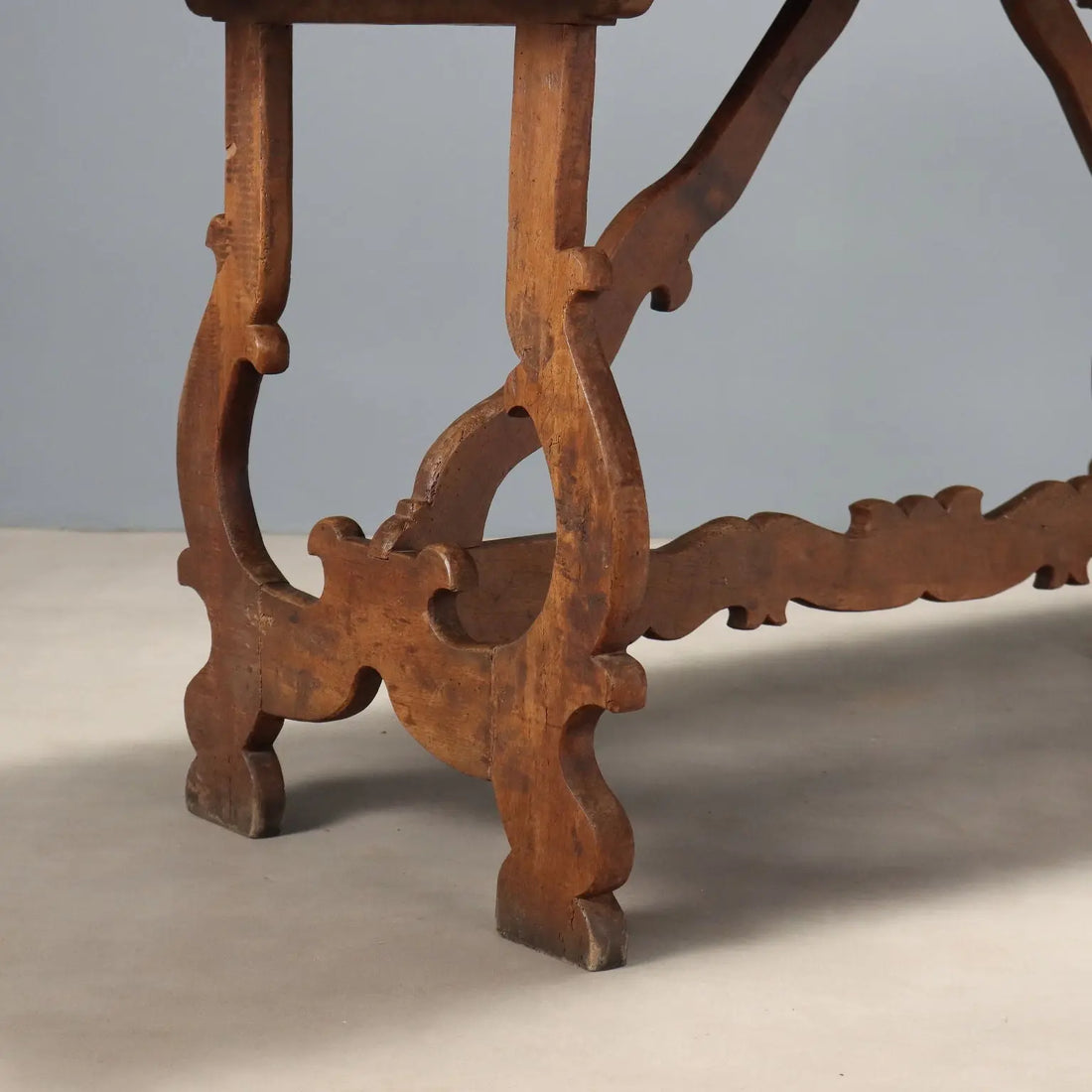 Antique Fratino Table in Walnut - Italy 20th Century