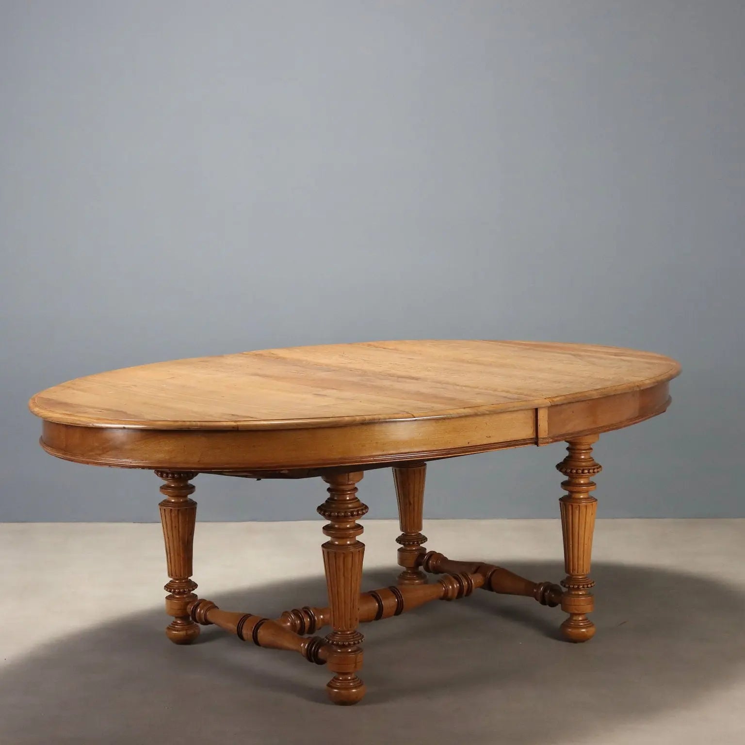 Extendable Walnut Table - Italy 19th Century