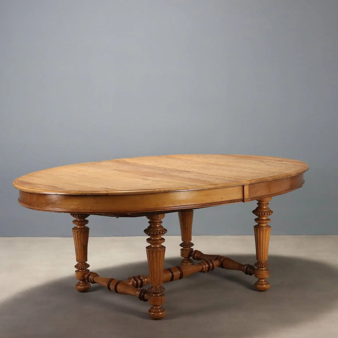 Extendable Walnut Table - Italy 19th Century