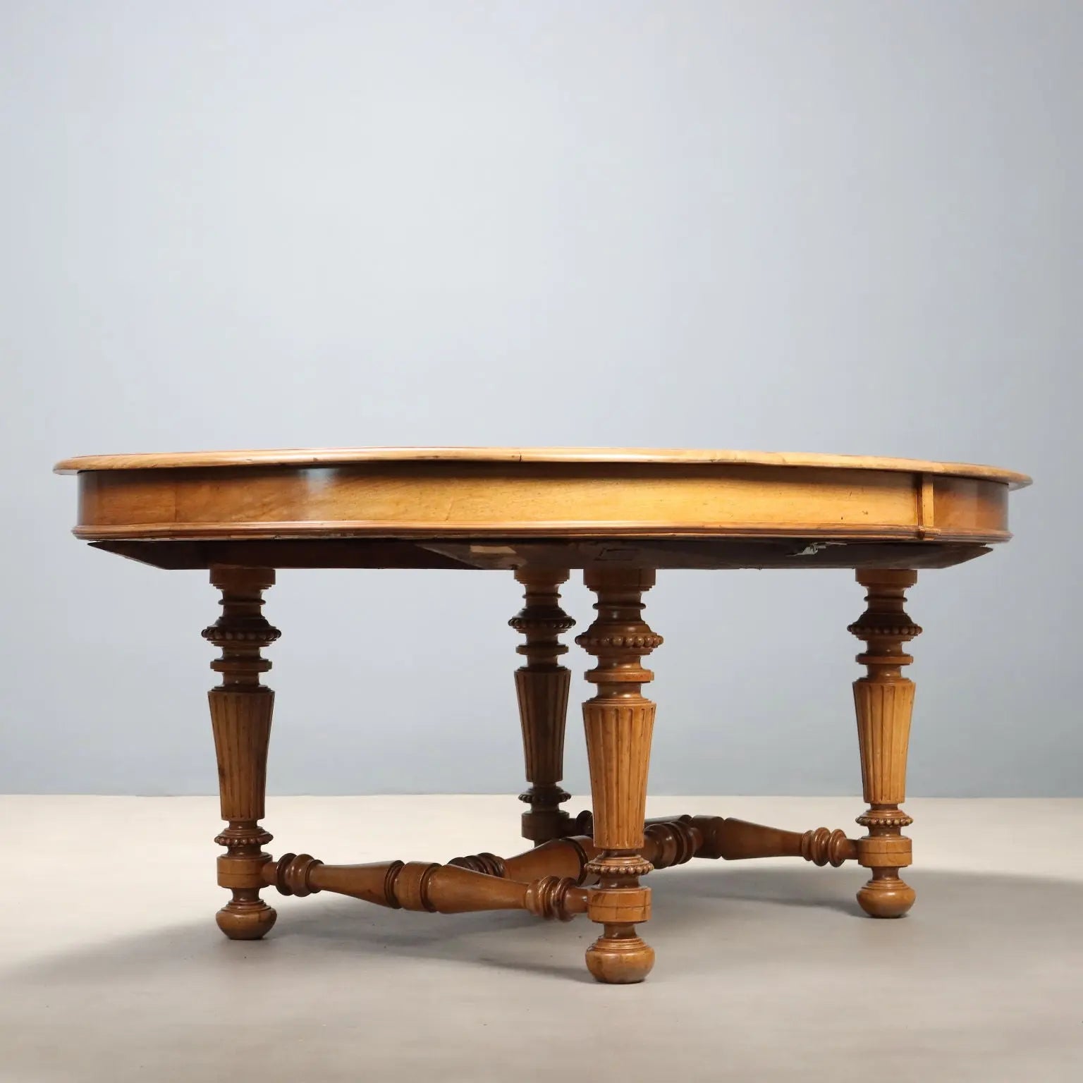 Extendable Walnut Table - Italy 19th Century