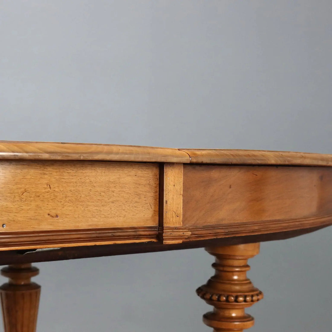 Extendable Walnut Table - Italy 19th Century