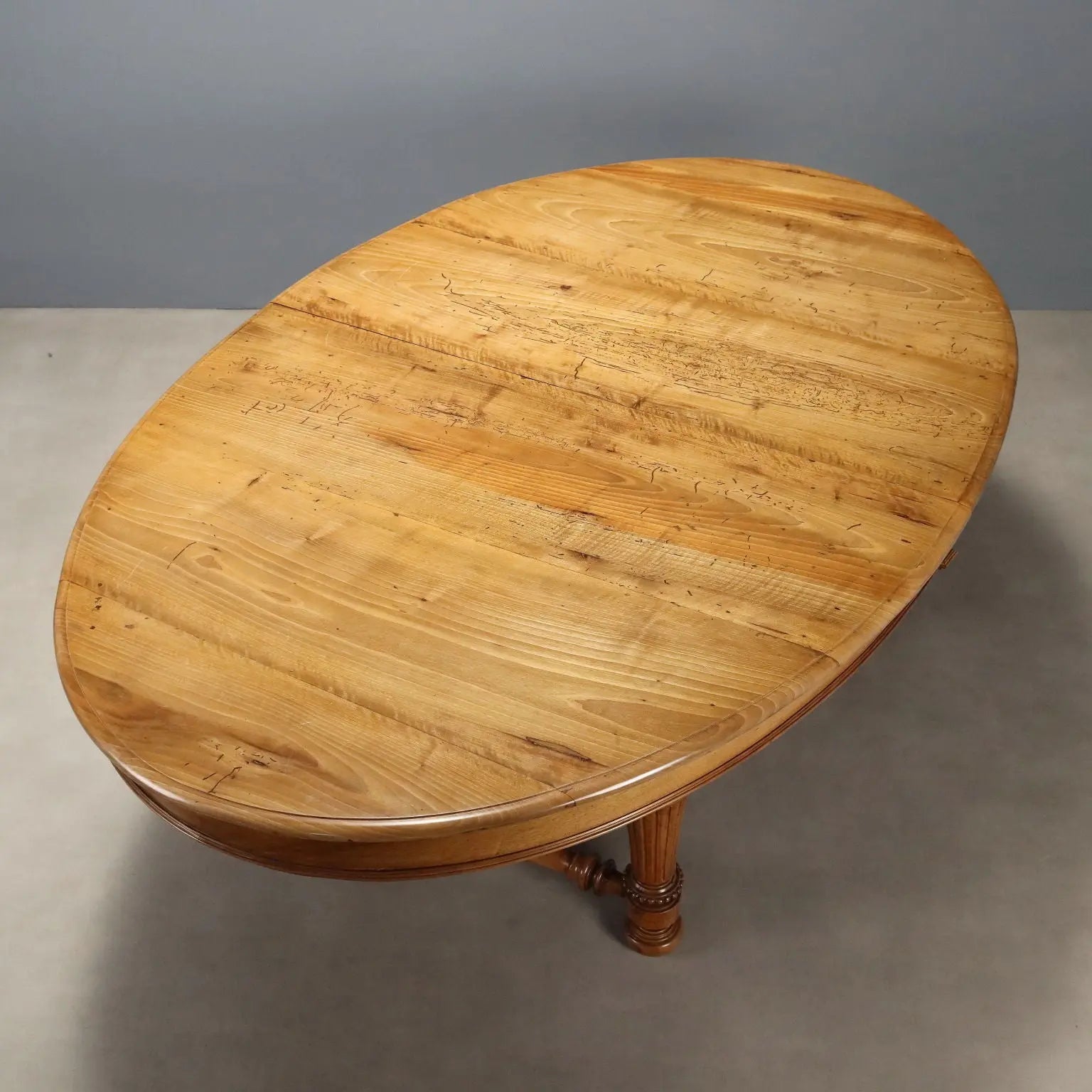 Extendable Walnut Table - Italy 19th Century