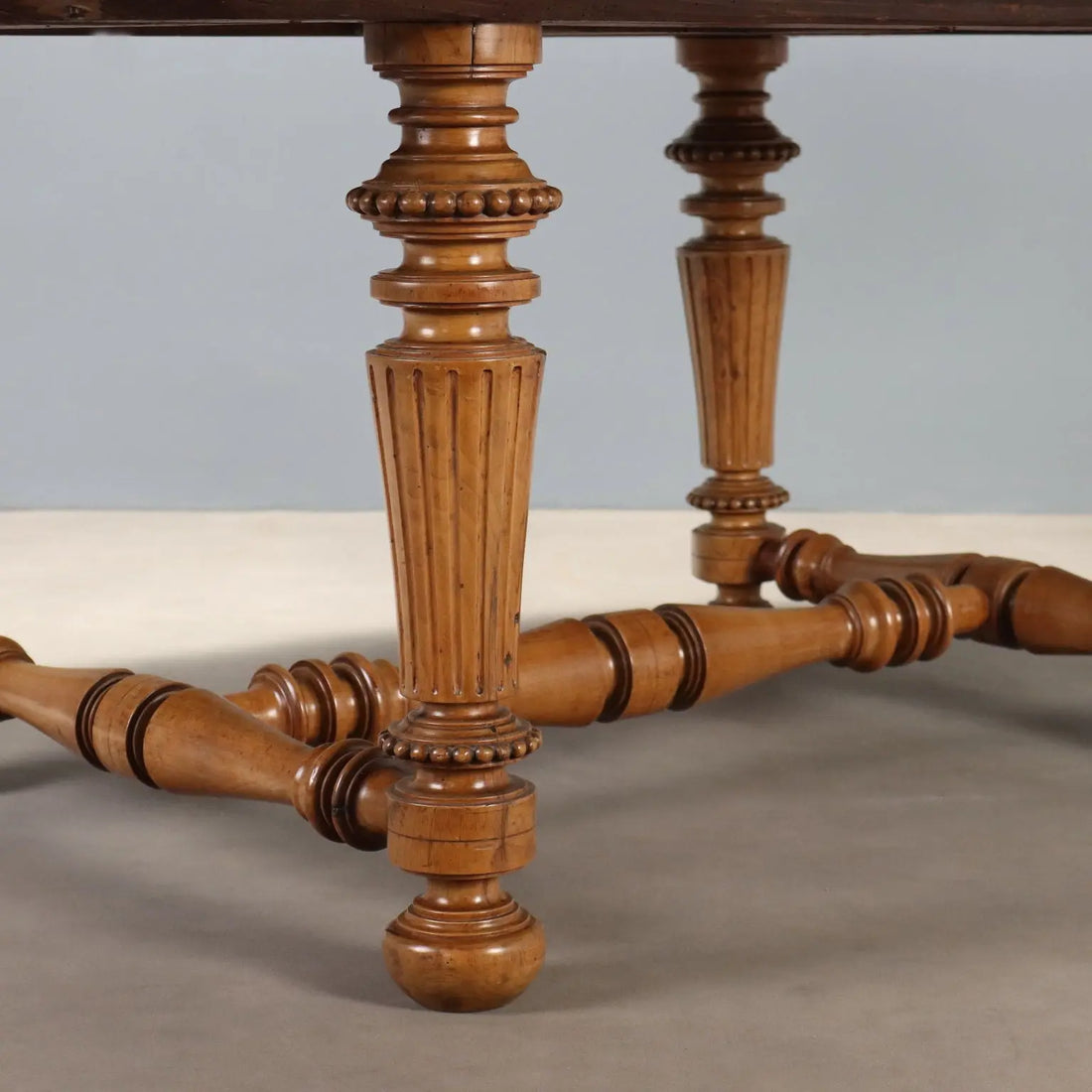 Extendable Walnut Table - Italy 19th Century