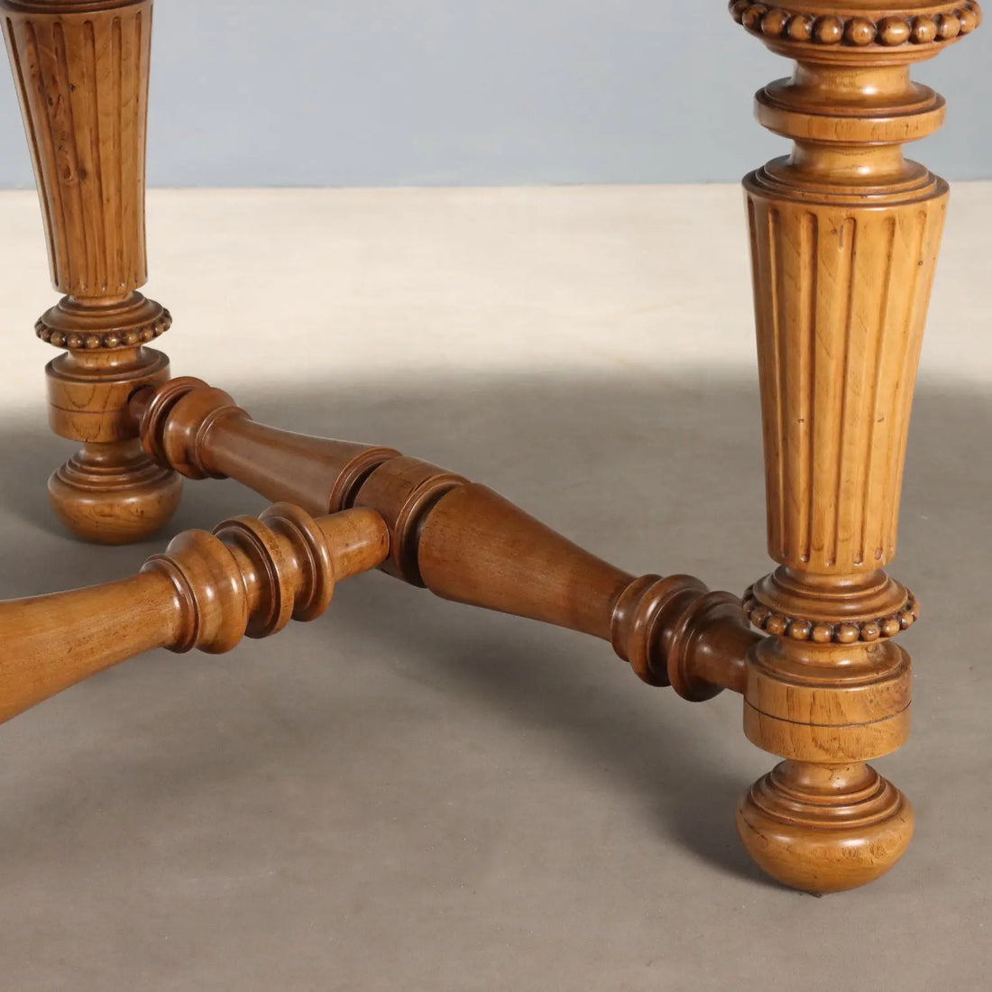 Extendable Walnut Table - Italy 19th Century