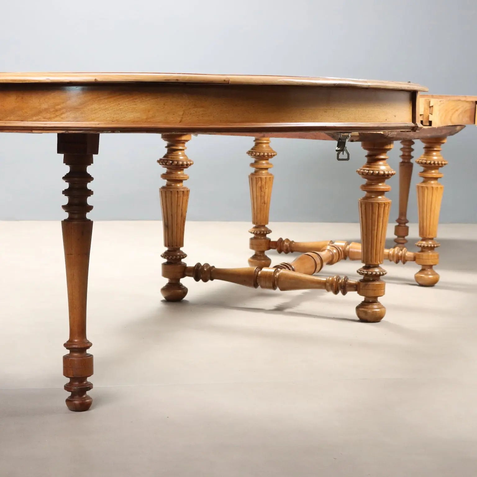 Extendable Walnut Table - Italy 19th Century