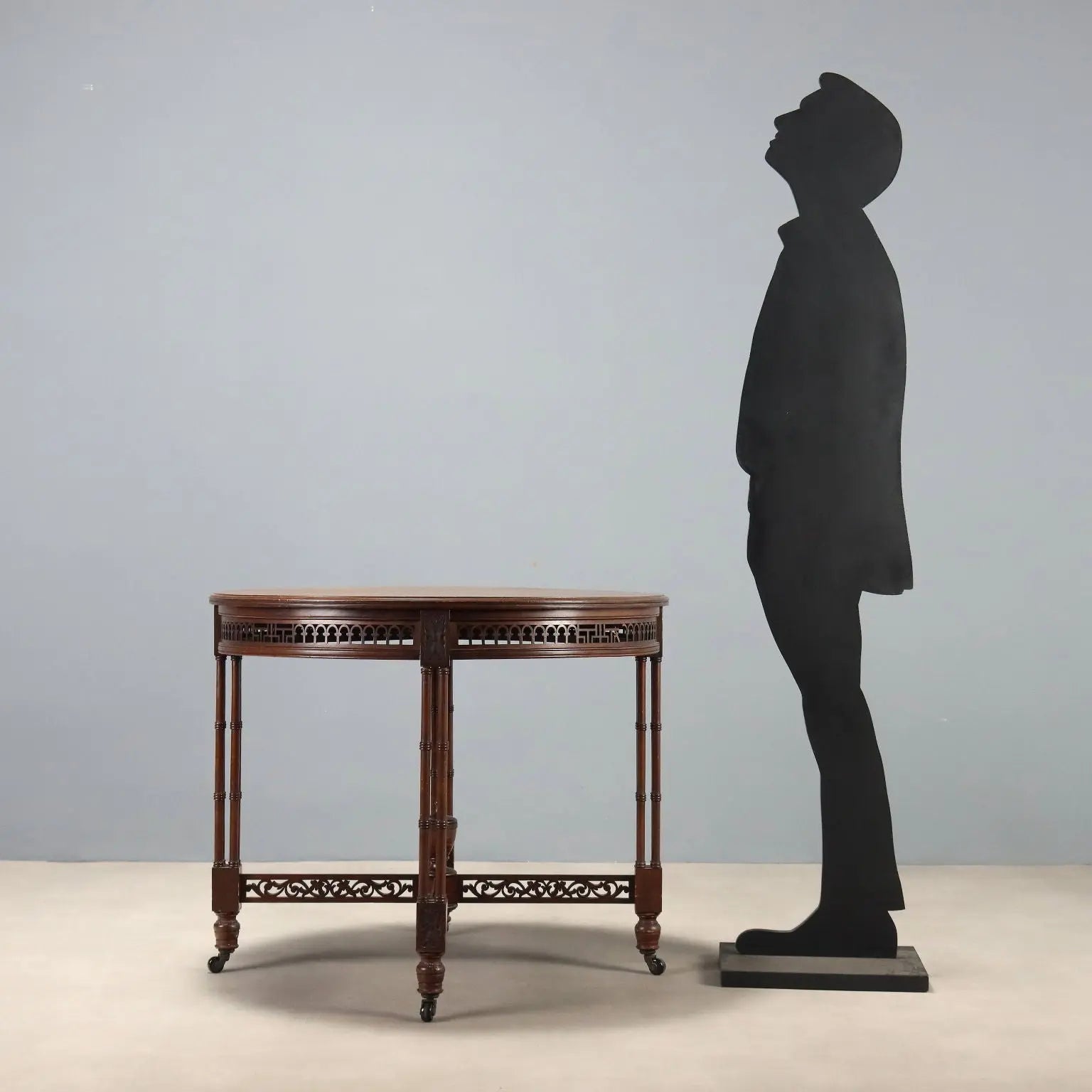 Round Mahogany Table England Early 20th Century