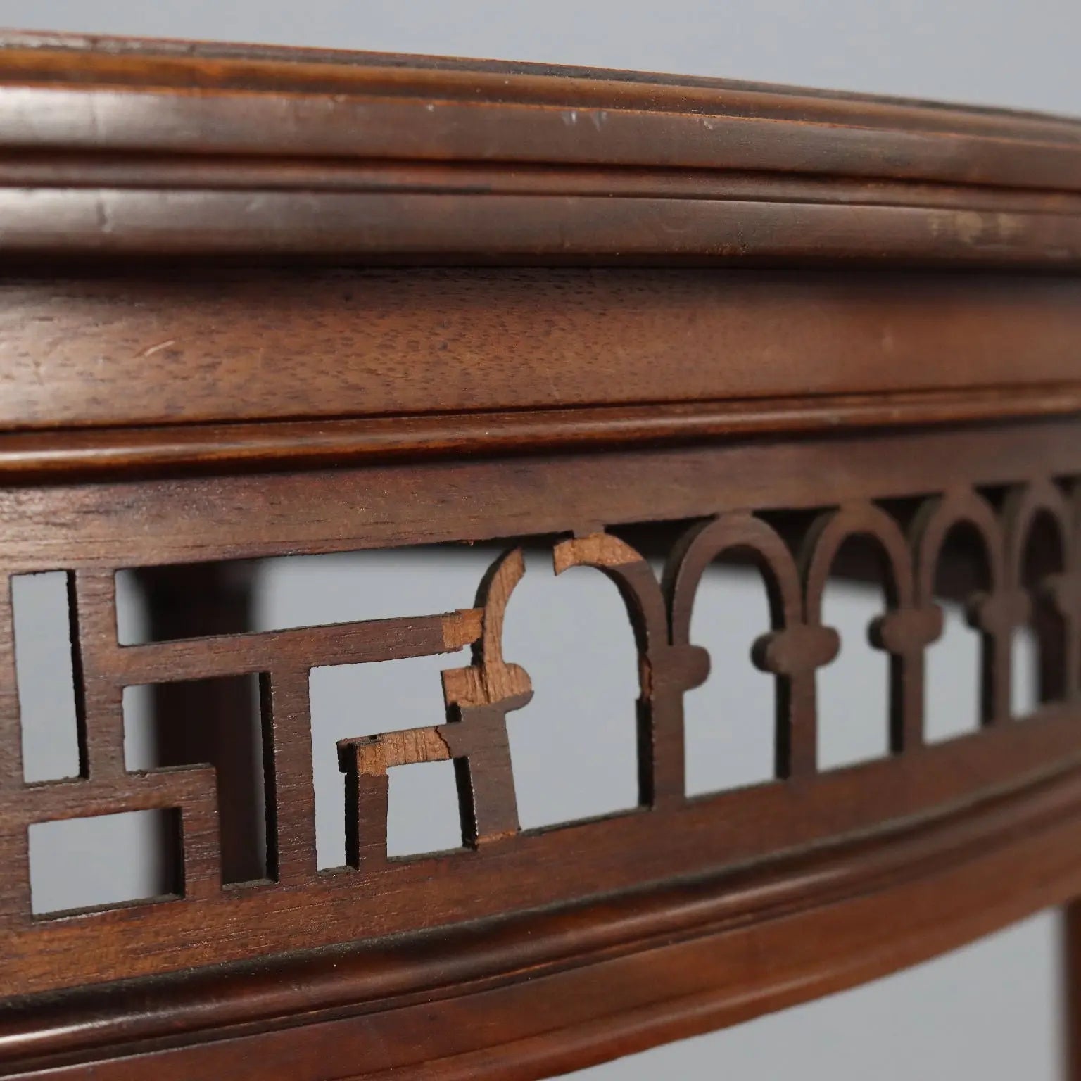 Round Mahogany Table England Early 20th Century