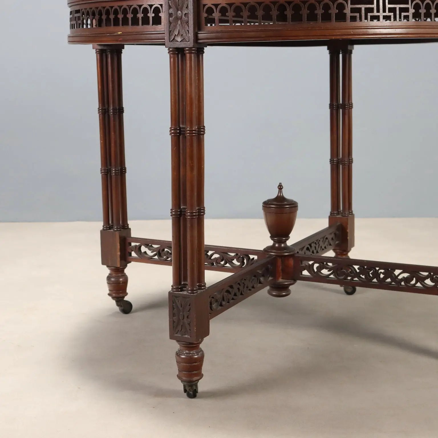 Round Mahogany Table England Early 20th Century