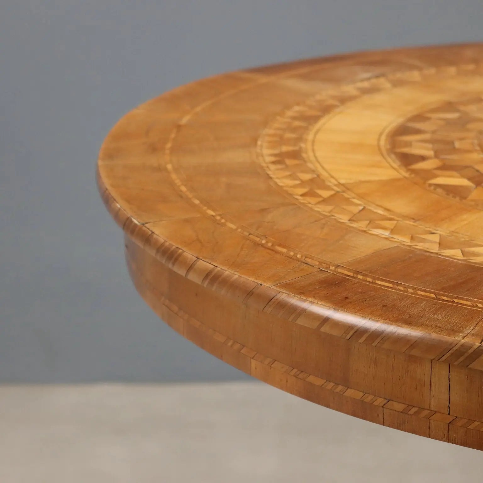 Inlaid Walnut Table - Rolo 19th Century