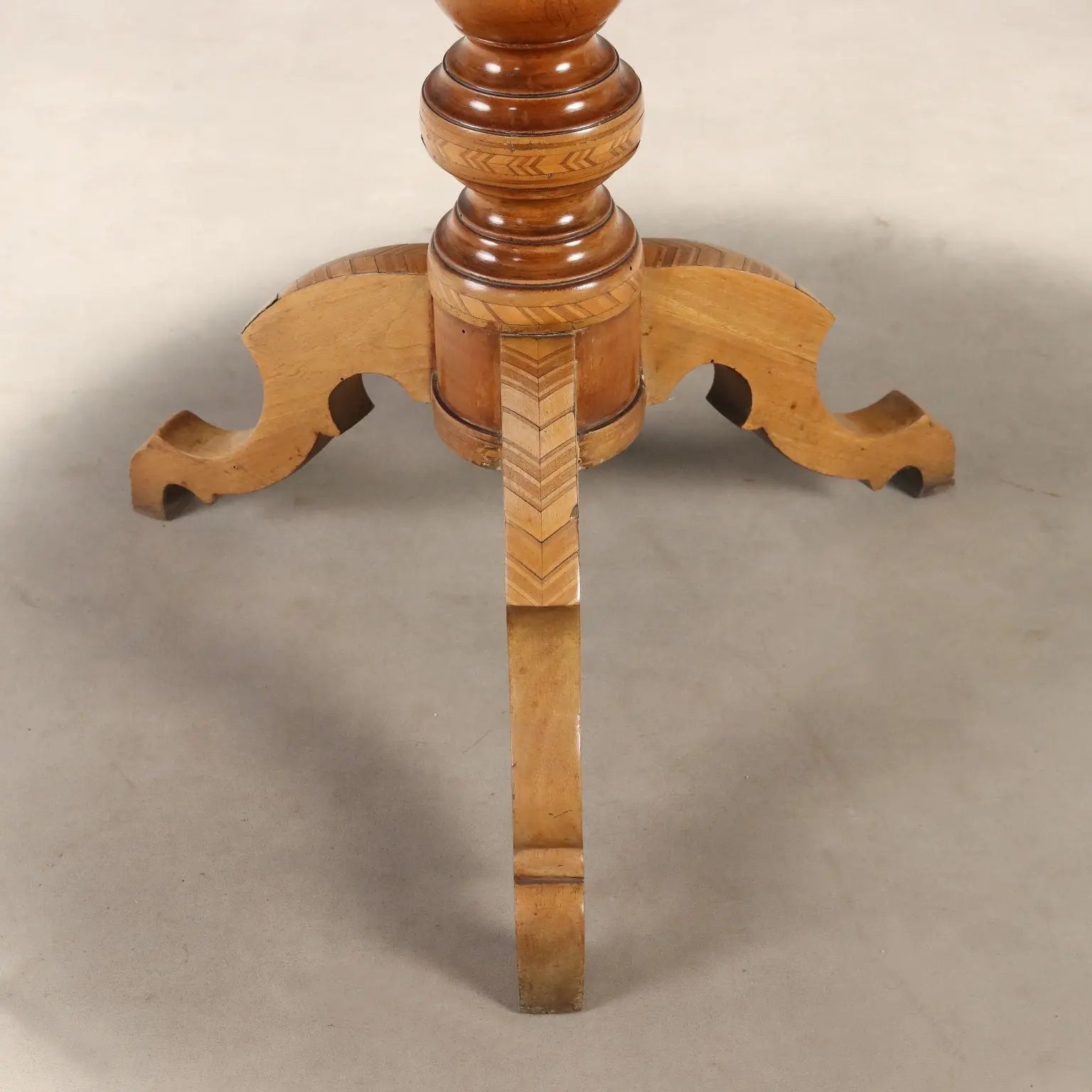 Inlaid Walnut Table - Rolo 19th Century