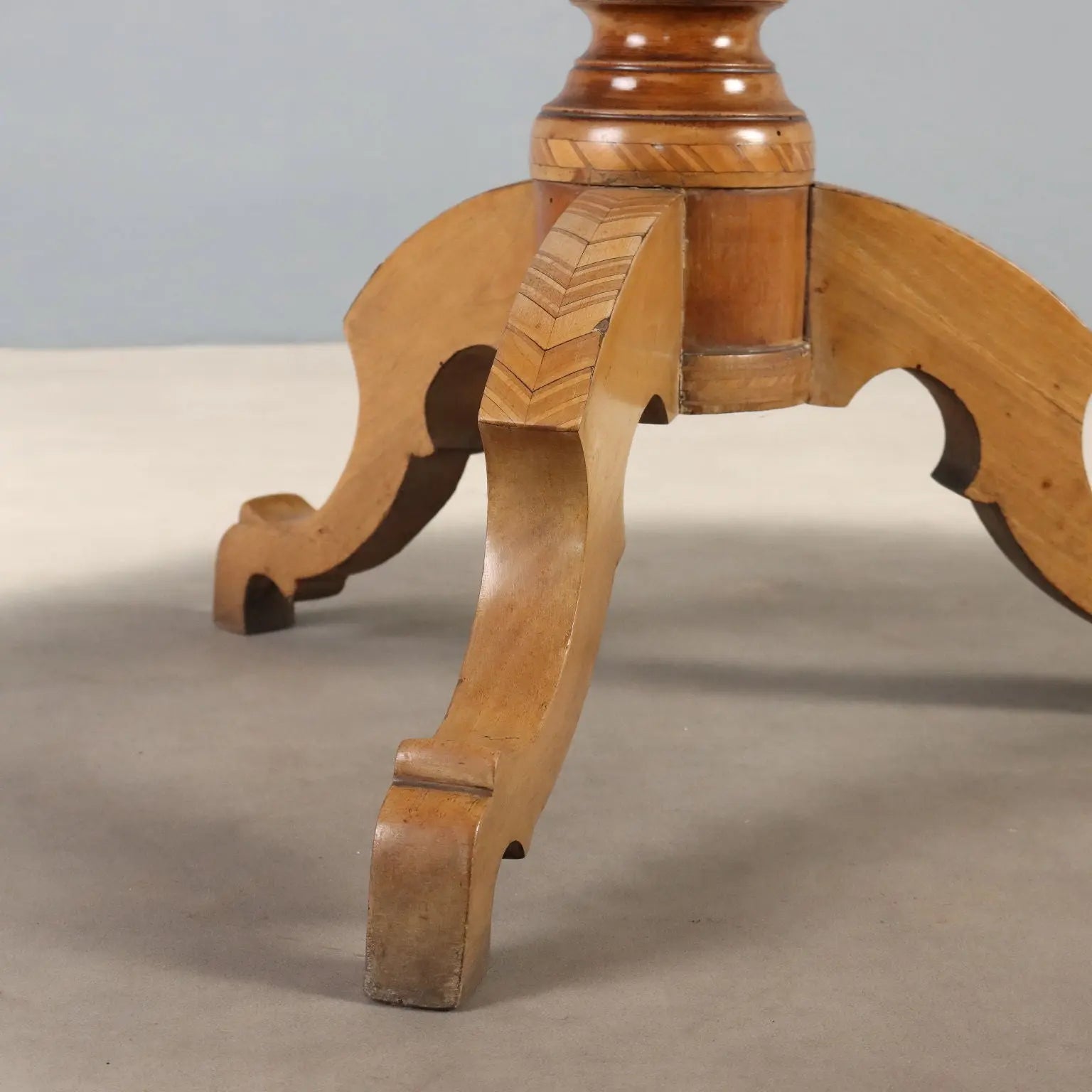 Inlaid Walnut Table - Rolo 19th Century
