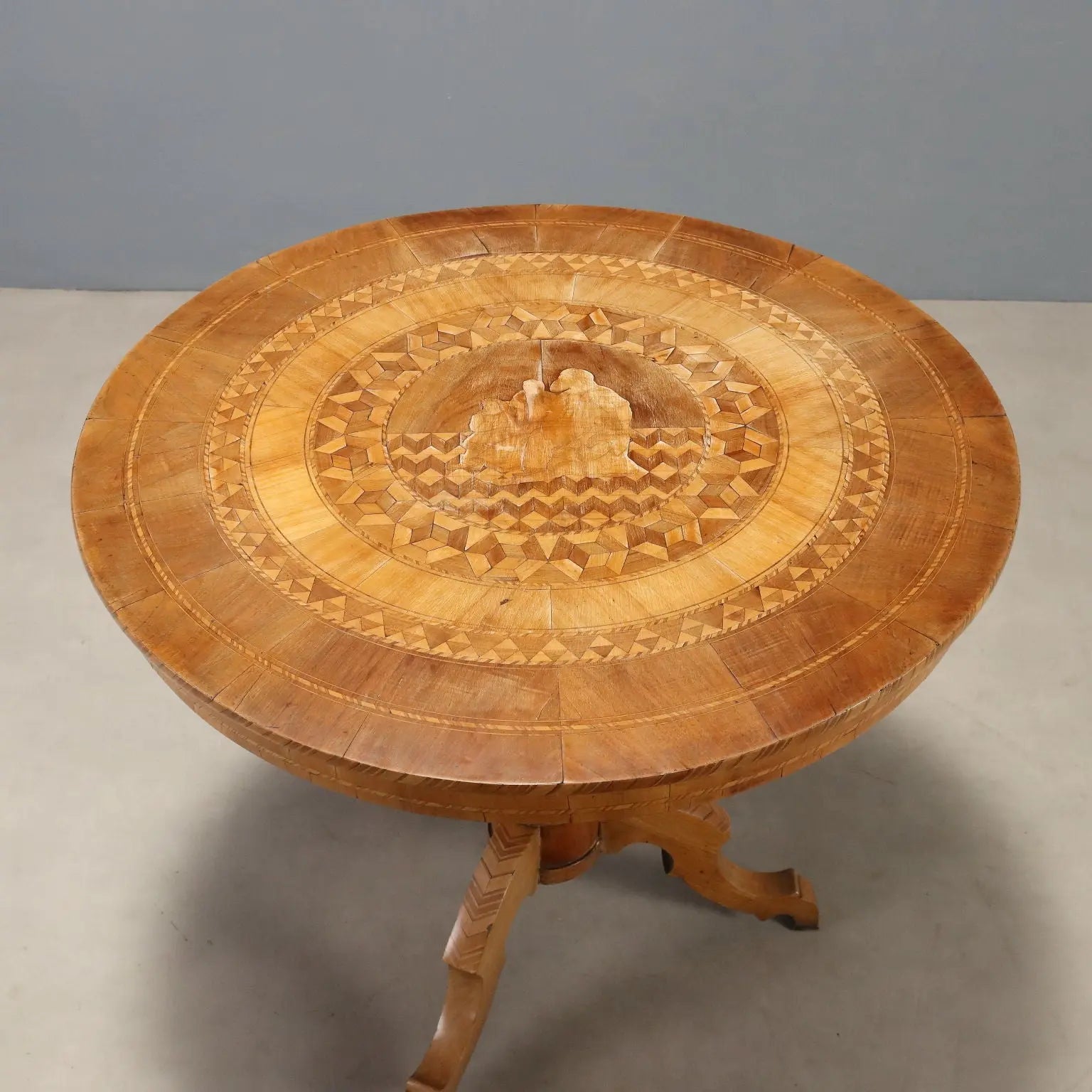 Inlaid Walnut Table - Rolo 19th Century