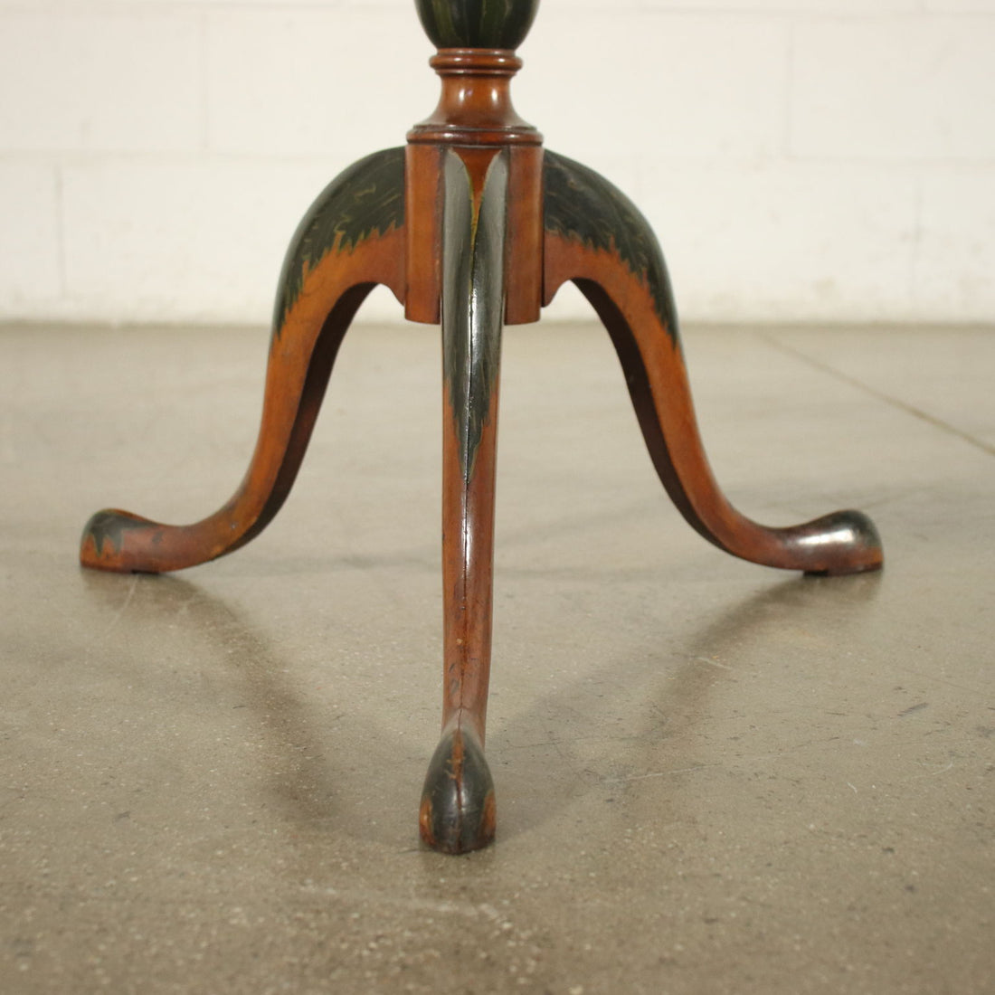  | Antiques  Side & Coffee Tables