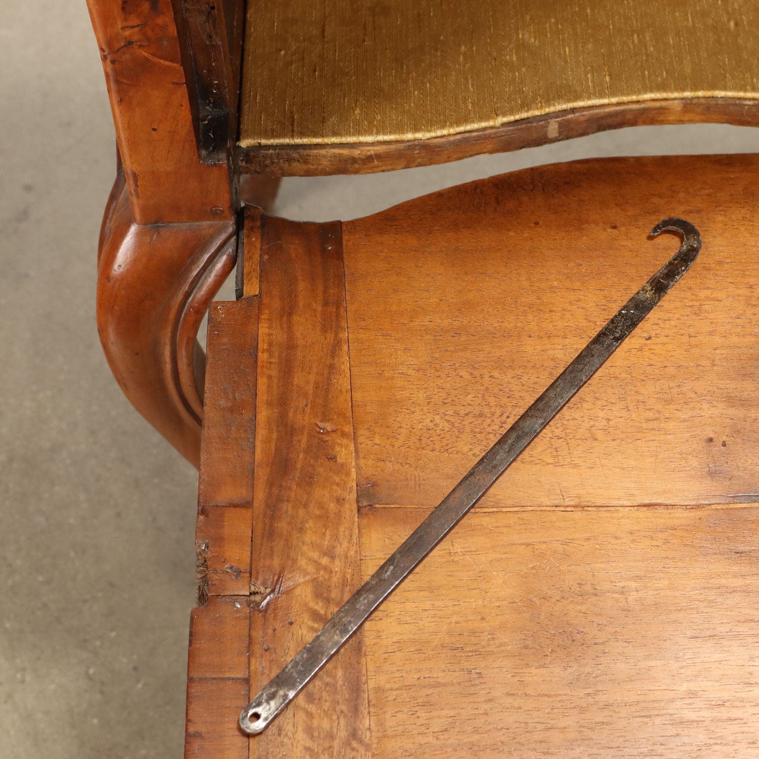  | Antiques  Side & Coffee Tables