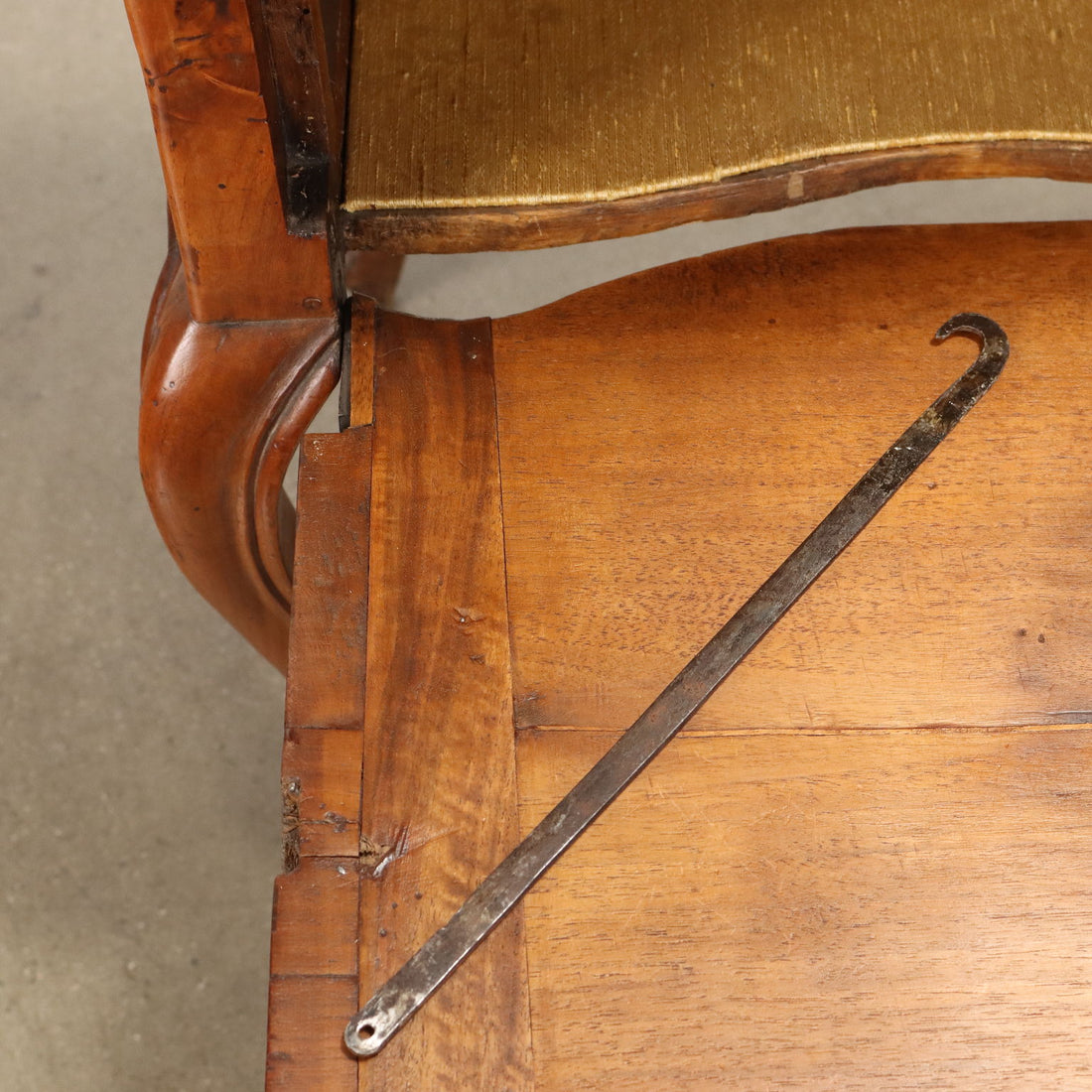  | Antiques  Side & Coffee Tables