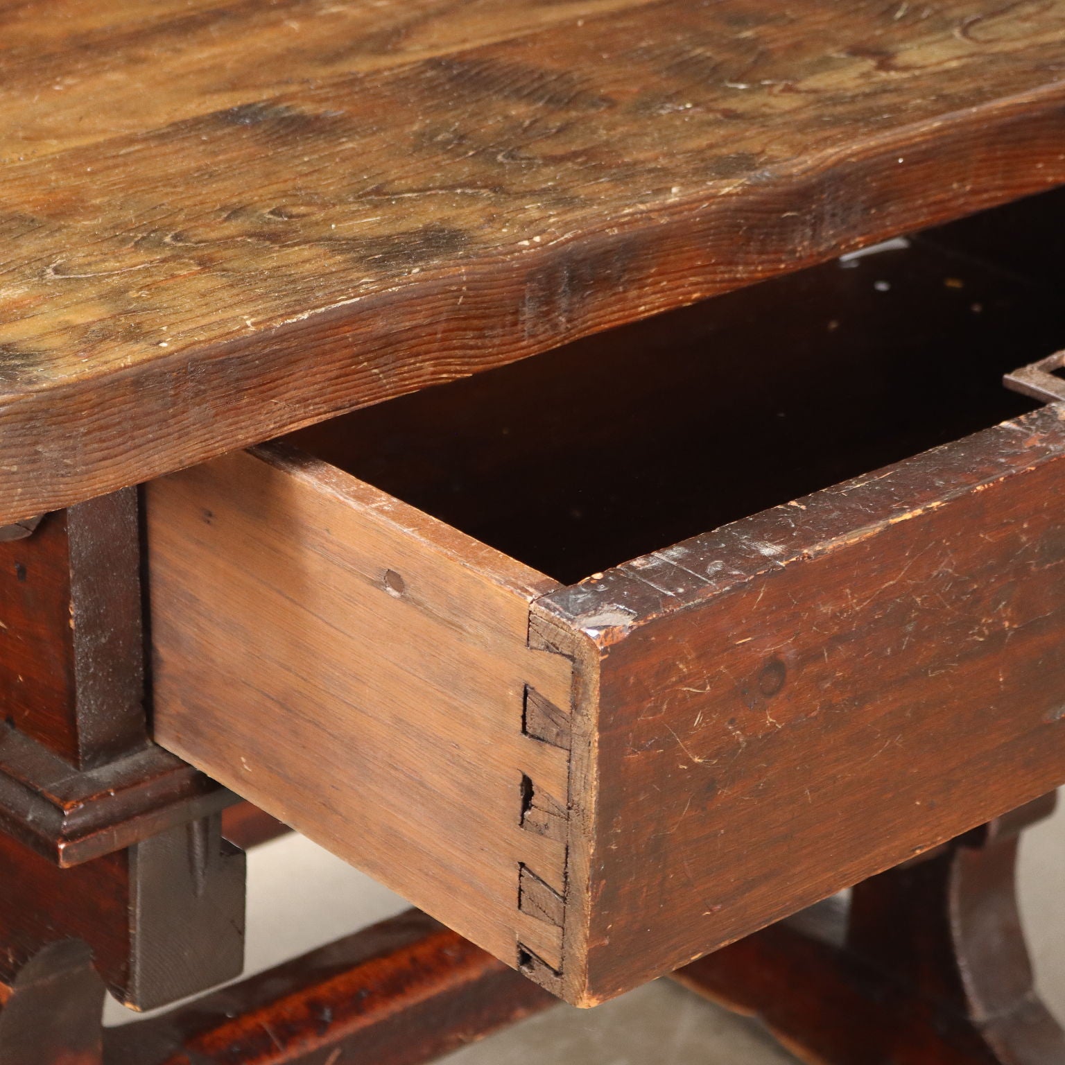  | Antiques  Side & Coffee Tables