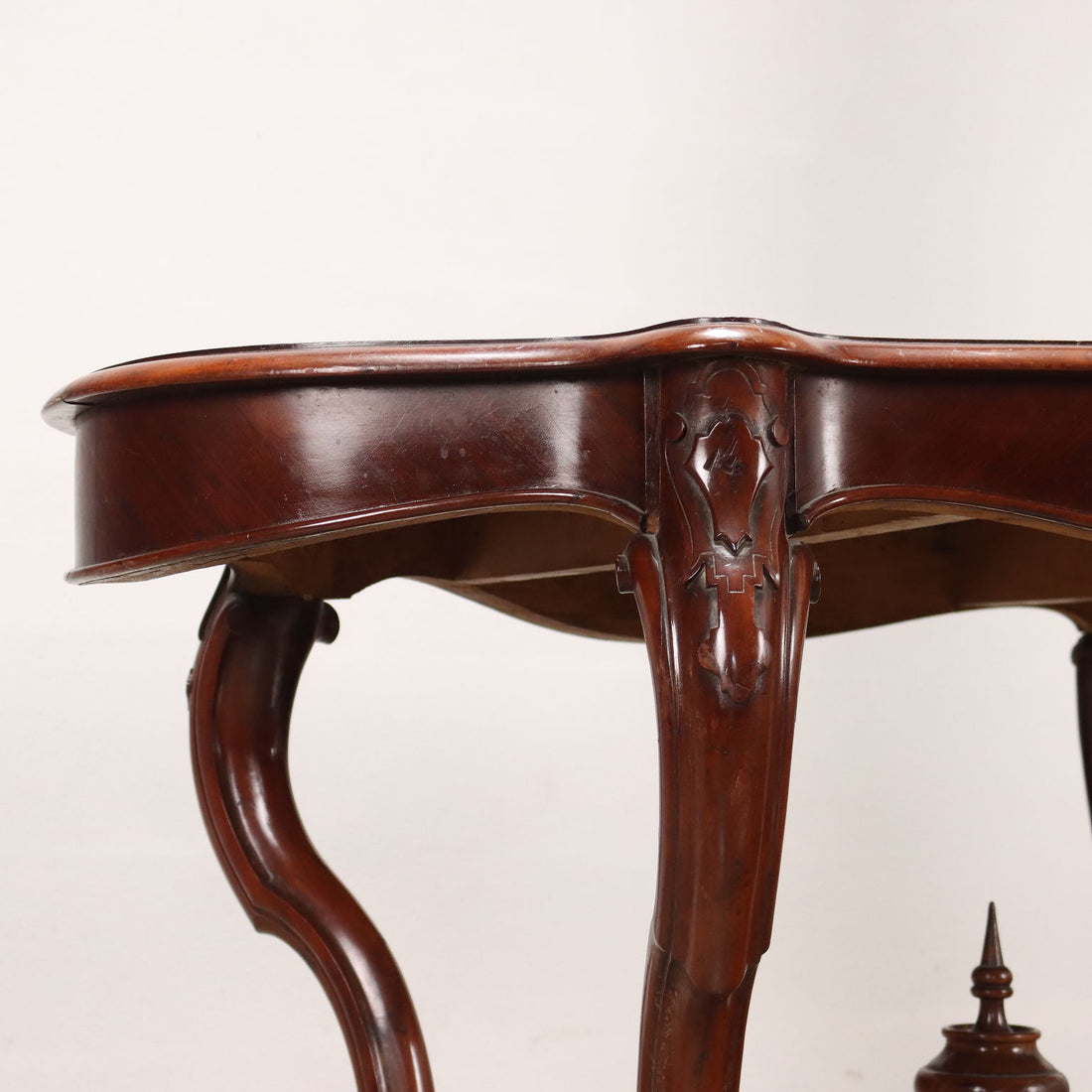  | Antiques  Side & Coffee Tables