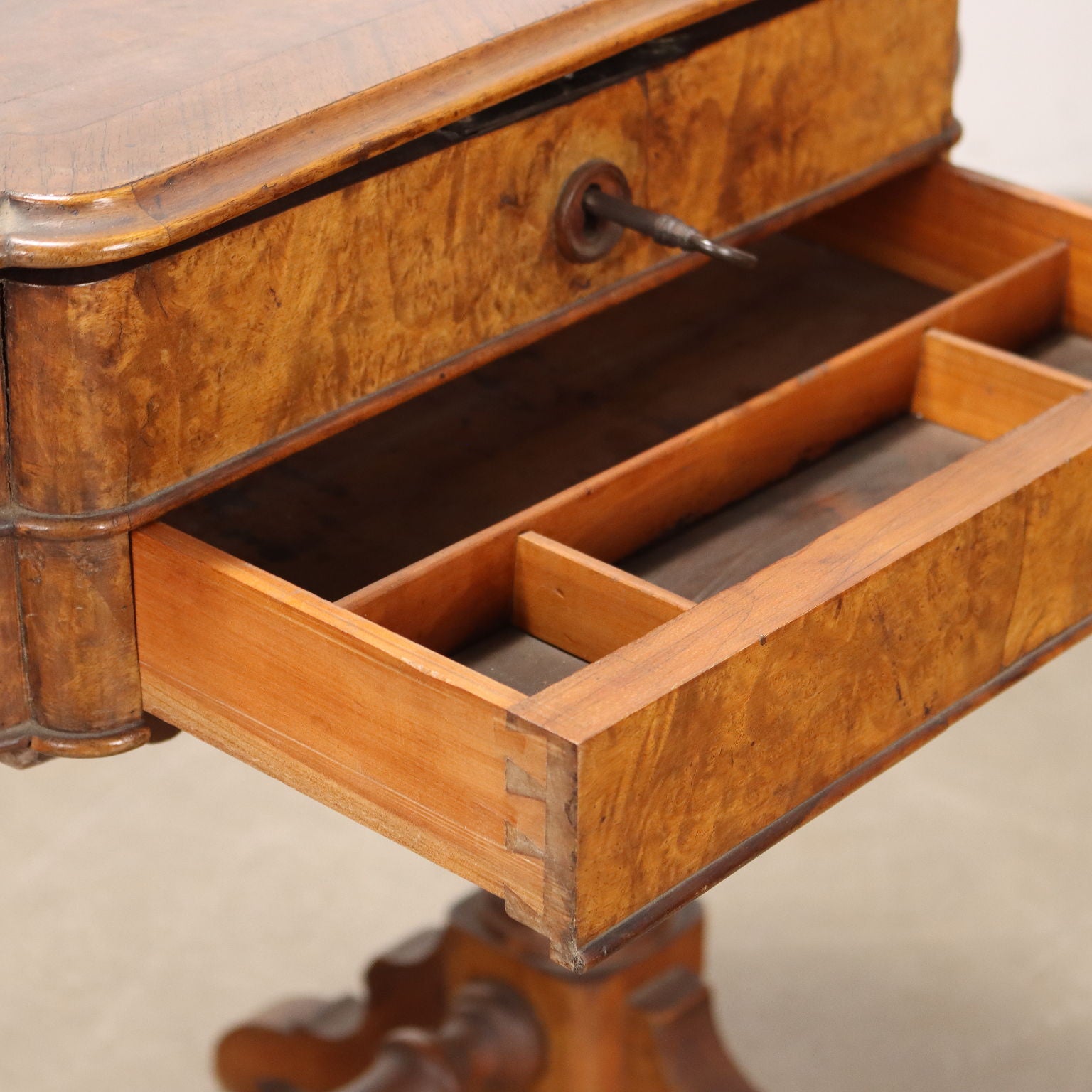  | Antiques  Side & Coffee Tables