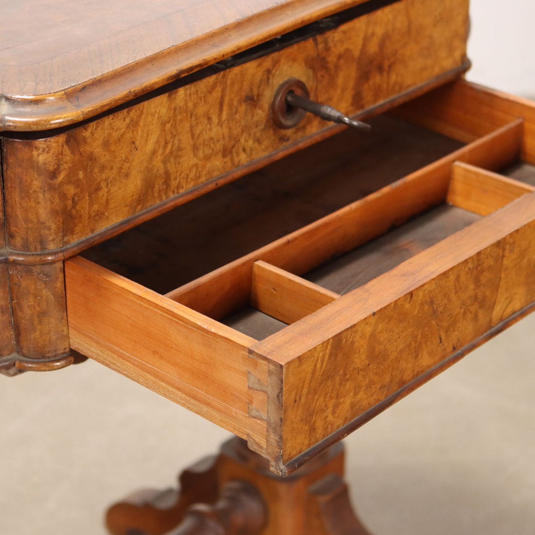  | Antiques  Side & Coffee Tables