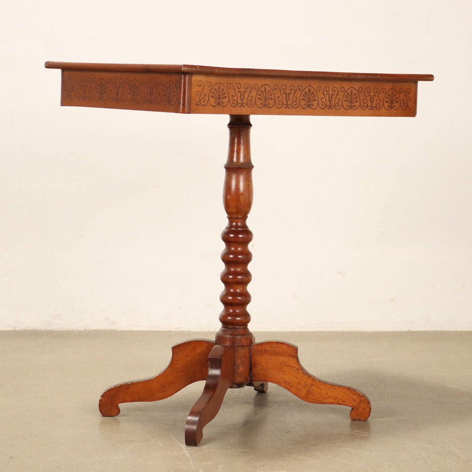  | Antiques  Side & Coffee Tables