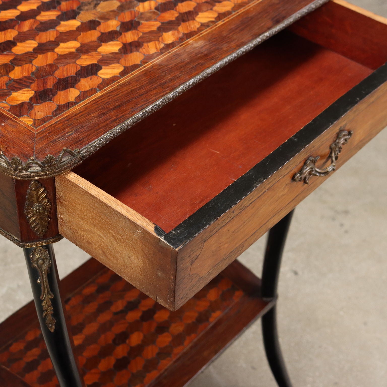  | Antiques  Side & Coffee Tables
