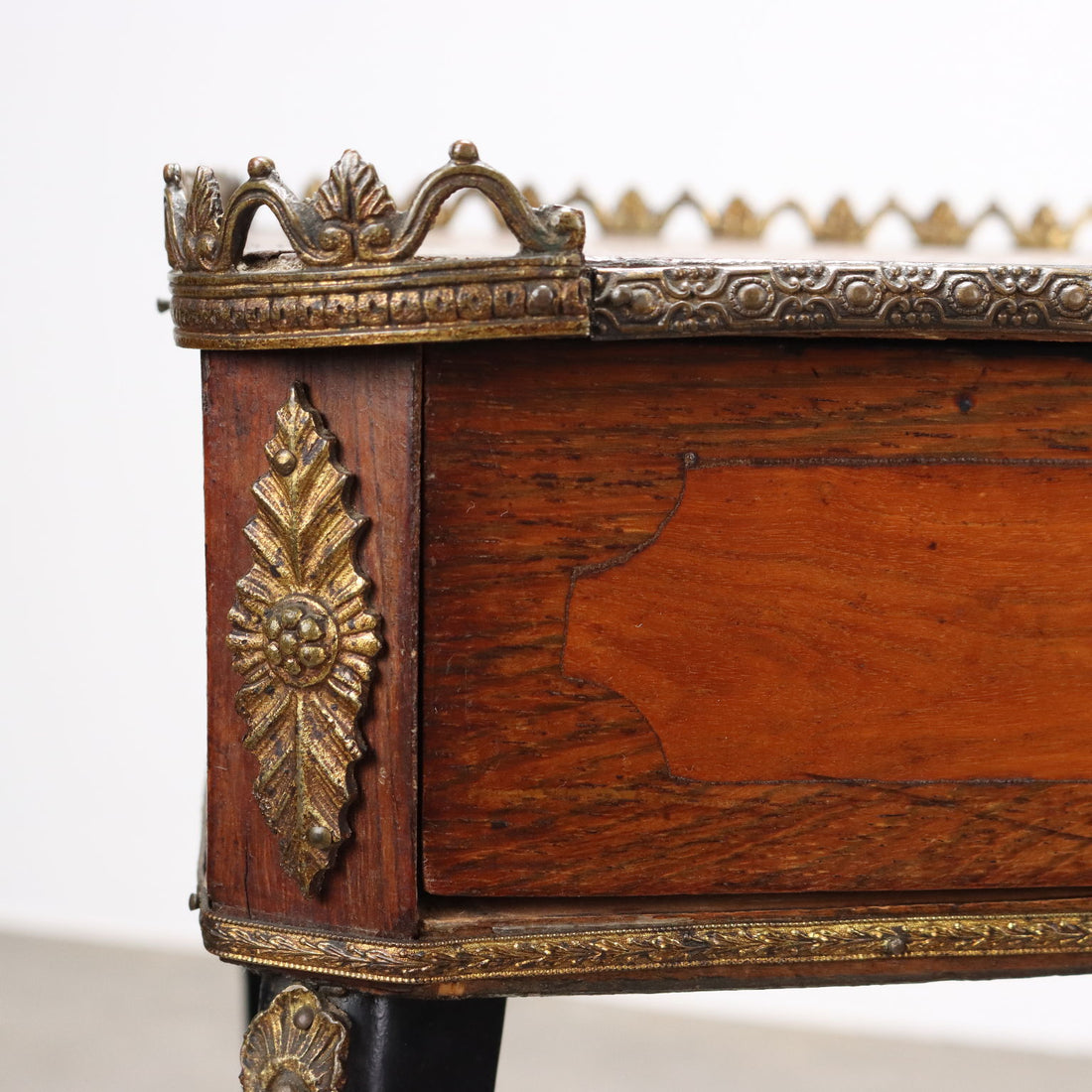  | Antiques  Side & Coffee Tables