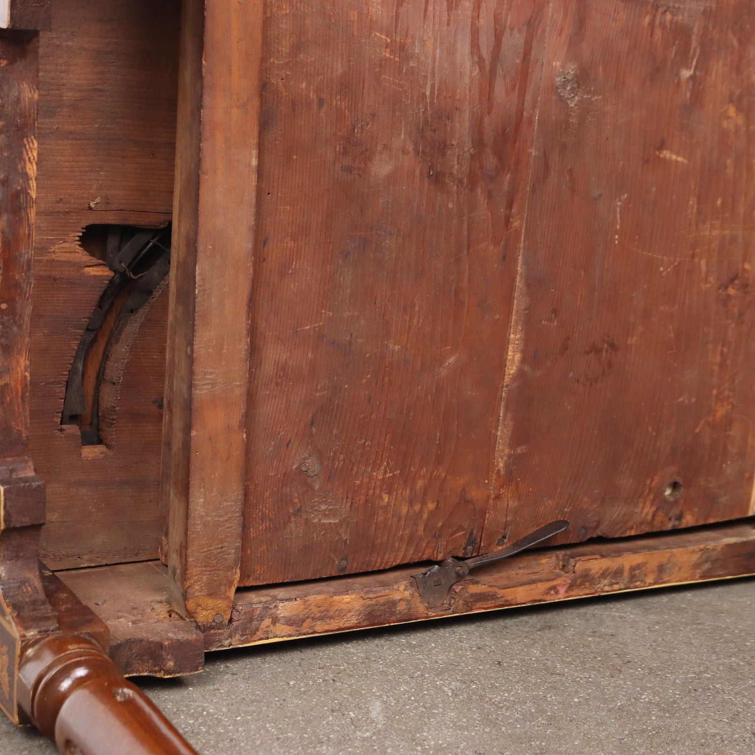  | Antiques  Side & Coffee Tables