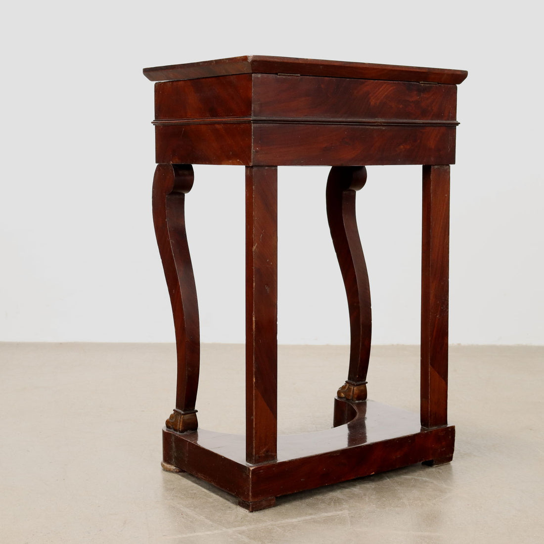  | Antiques  Side & Coffee Tables