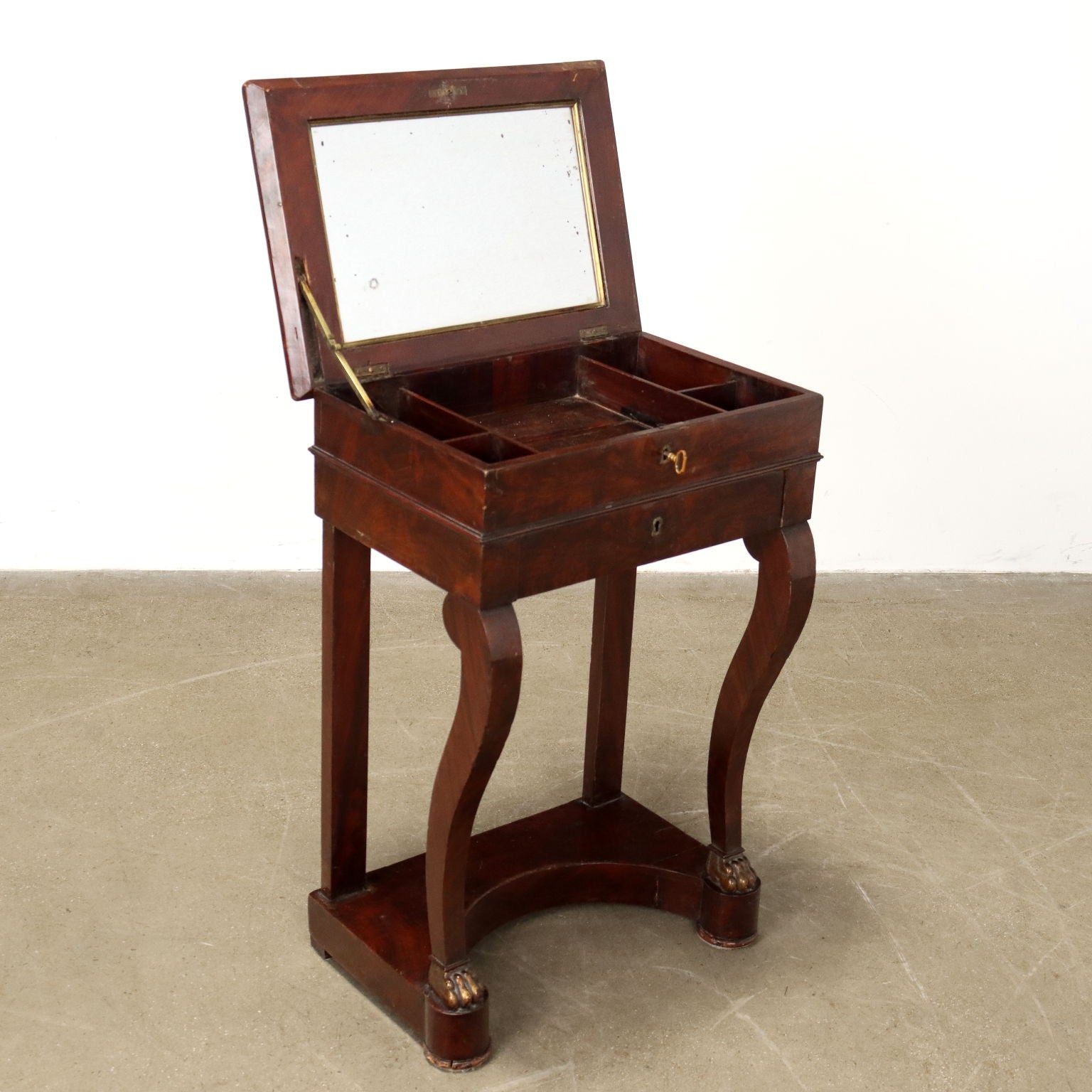  | Antiques  Side & Coffee Tables