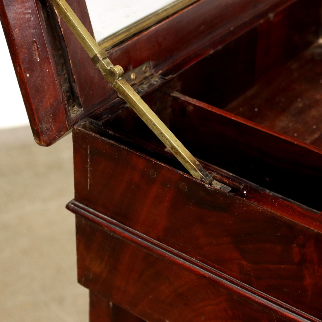  | Antiques  Side & Coffee Tables