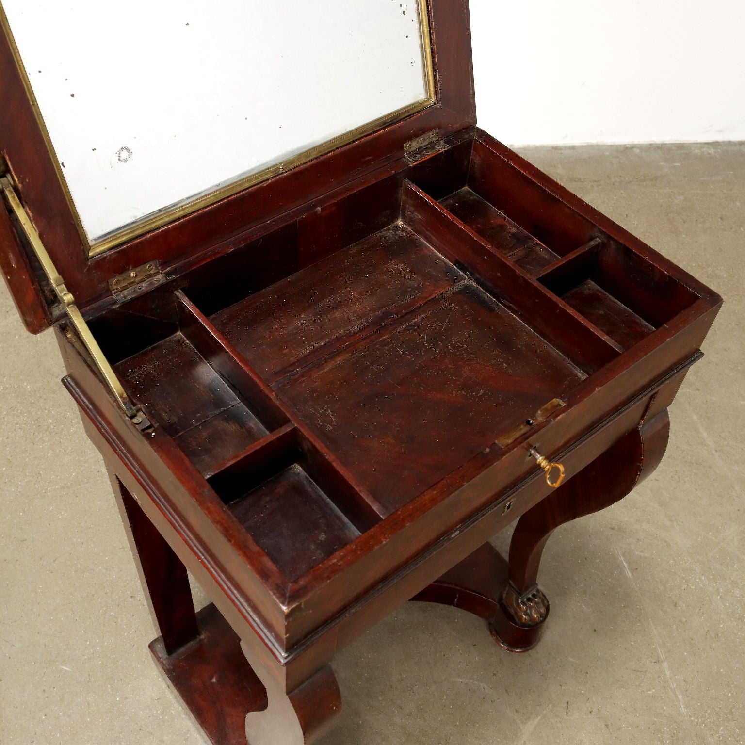  | Antiques  Side & Coffee Tables