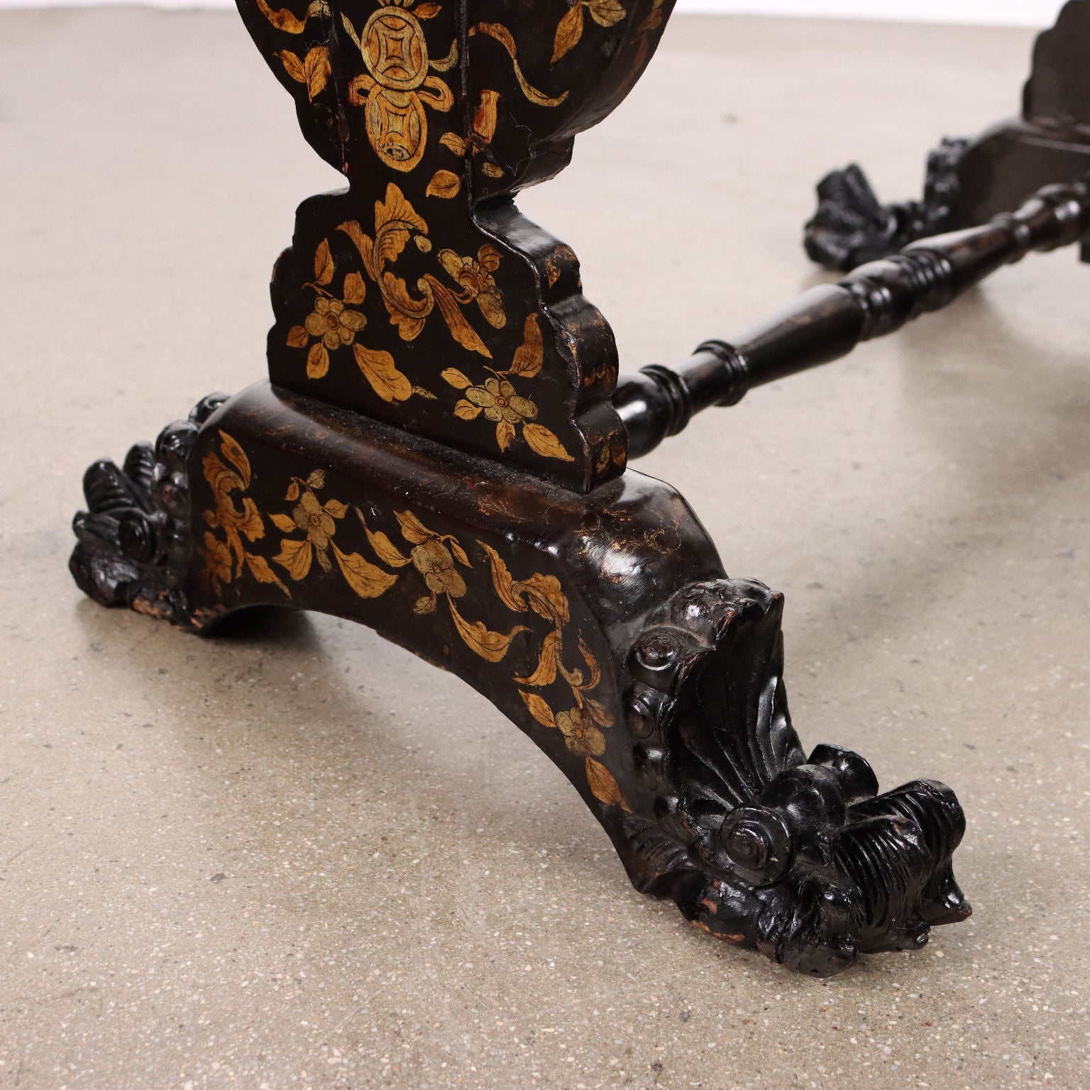  | Antiques  Side & Coffee Tables