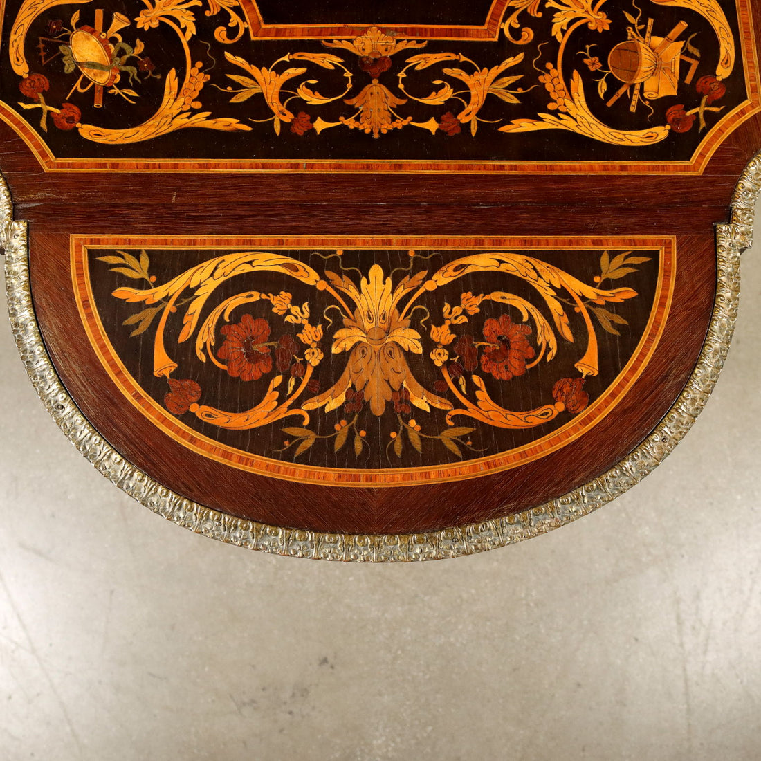  | Antiques  Side & Coffee Tables