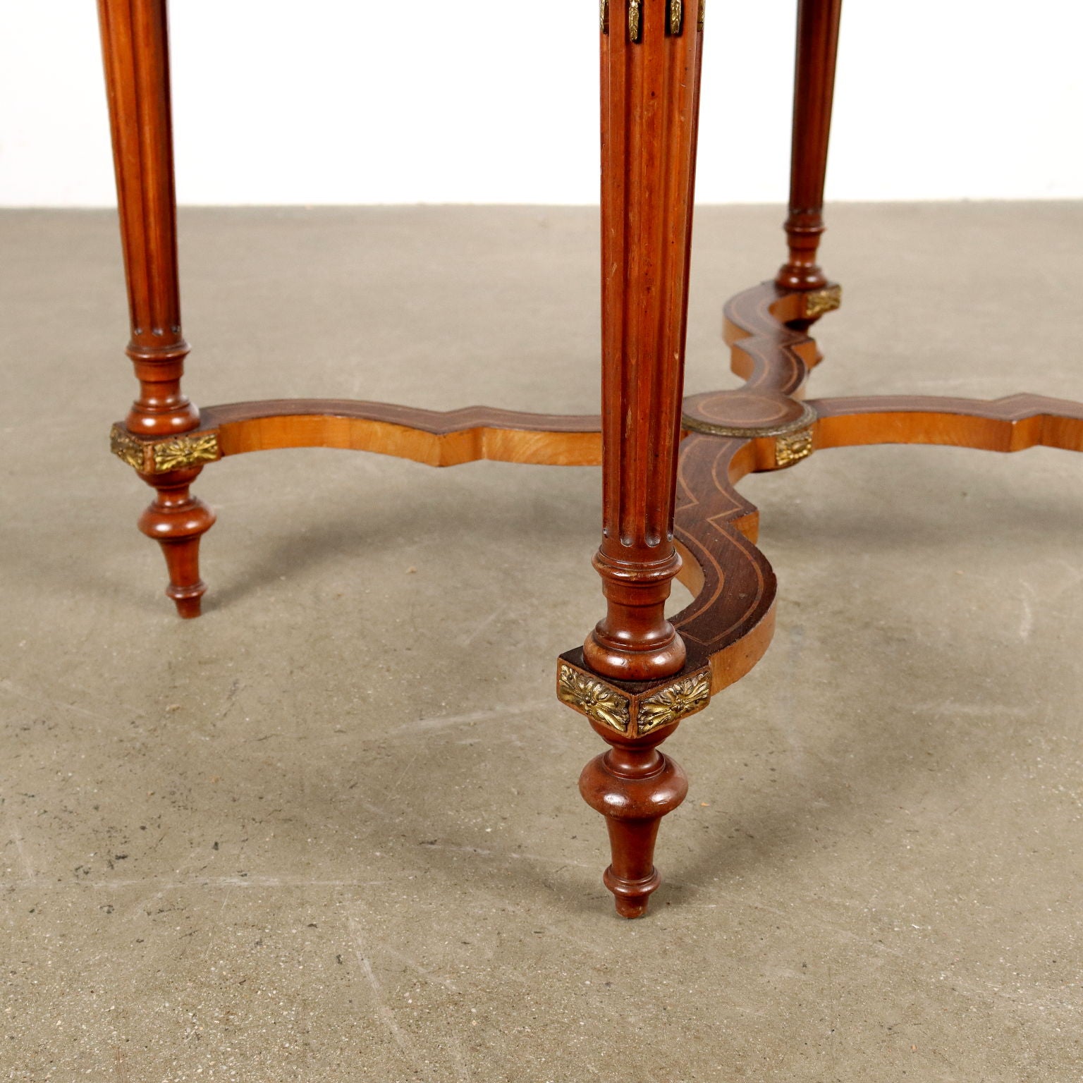  | Antiques  Side & Coffee Tables