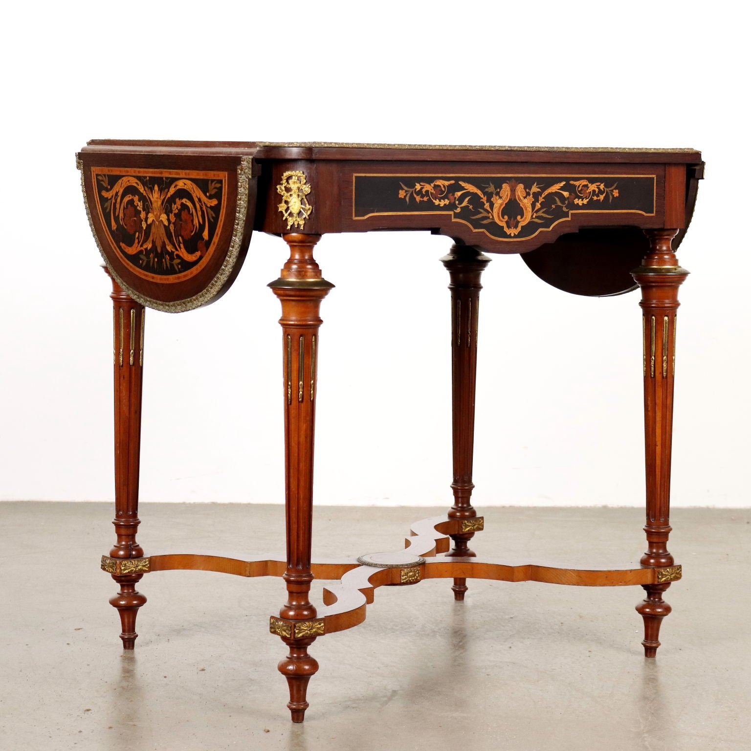  | Antiques  Side & Coffee Tables