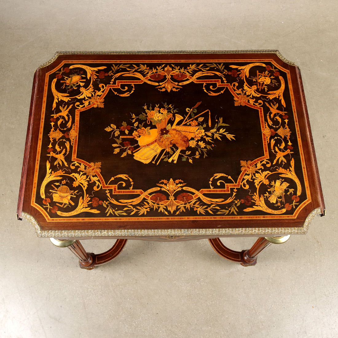  | Antiques  Side & Coffee Tables