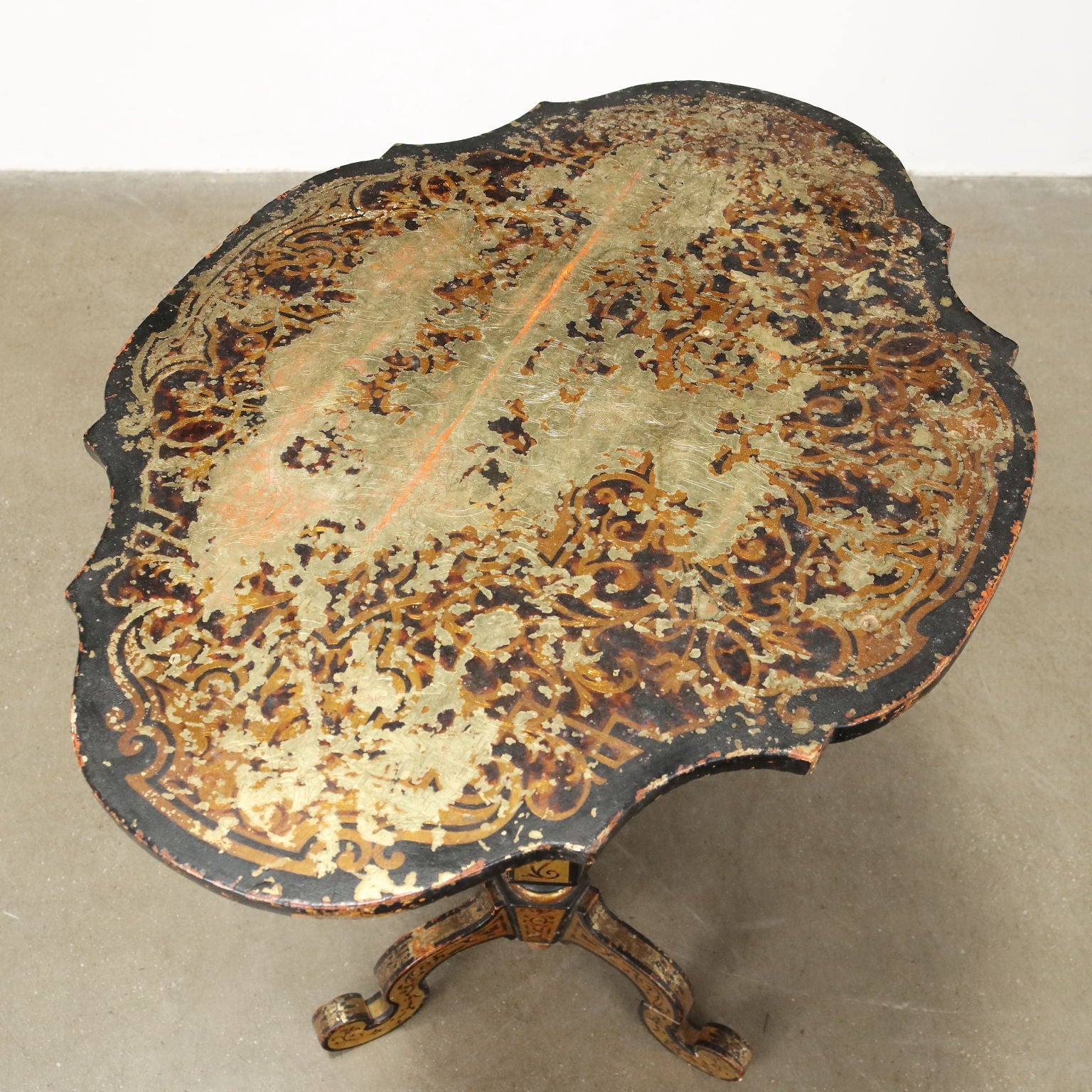  | Antiques  Side & Coffee Tables