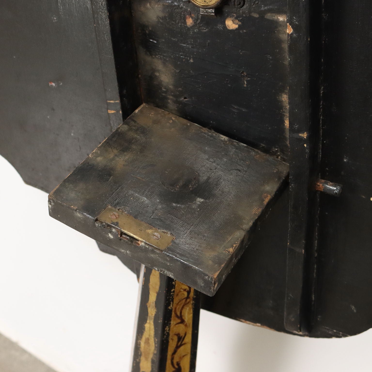  | Antiques  Side & Coffee Tables