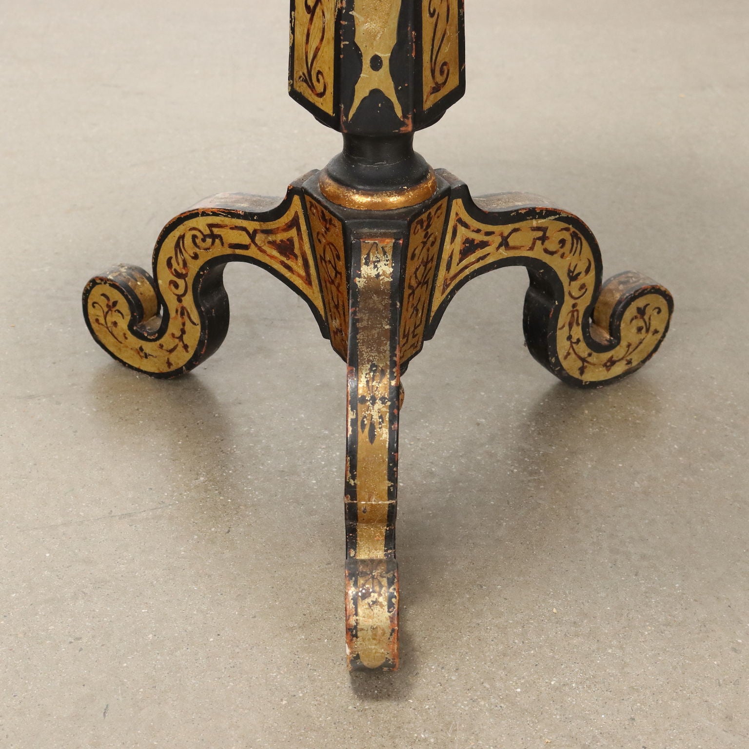  | Antiques  Side & Coffee Tables