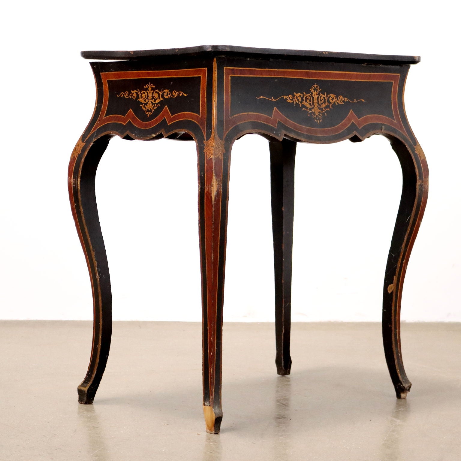  | Antiques  Side & Coffee Tables